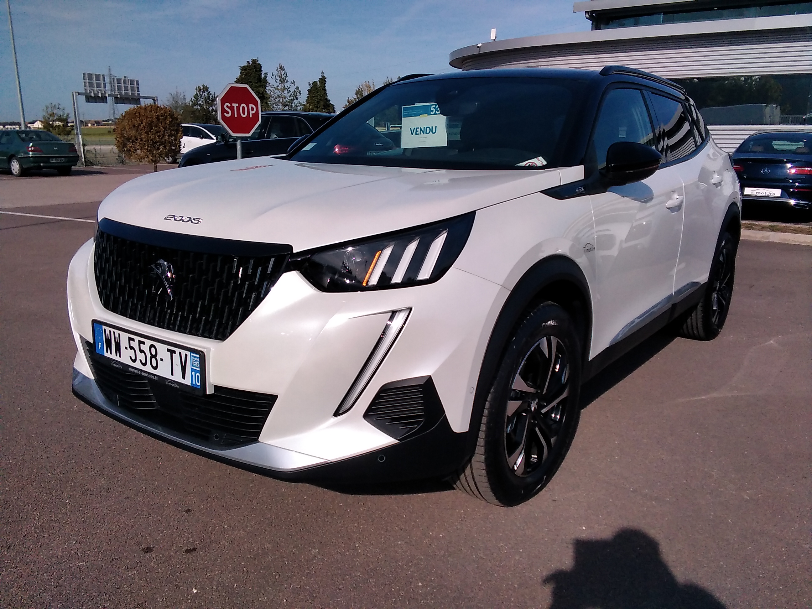 Avis-mandataire-auto-Emotors-Peugeot-2008-Puretech-130-s-s-eat8-gt-plus-2000-km-plus-si-ges-avant-chauffants-plus-keyless-access.