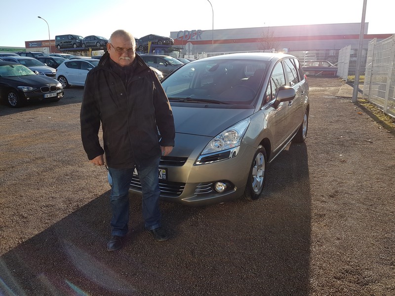 Avis-mandataire-auto-Emotors-Peugeot-5008-Active-hdi-115-7places.