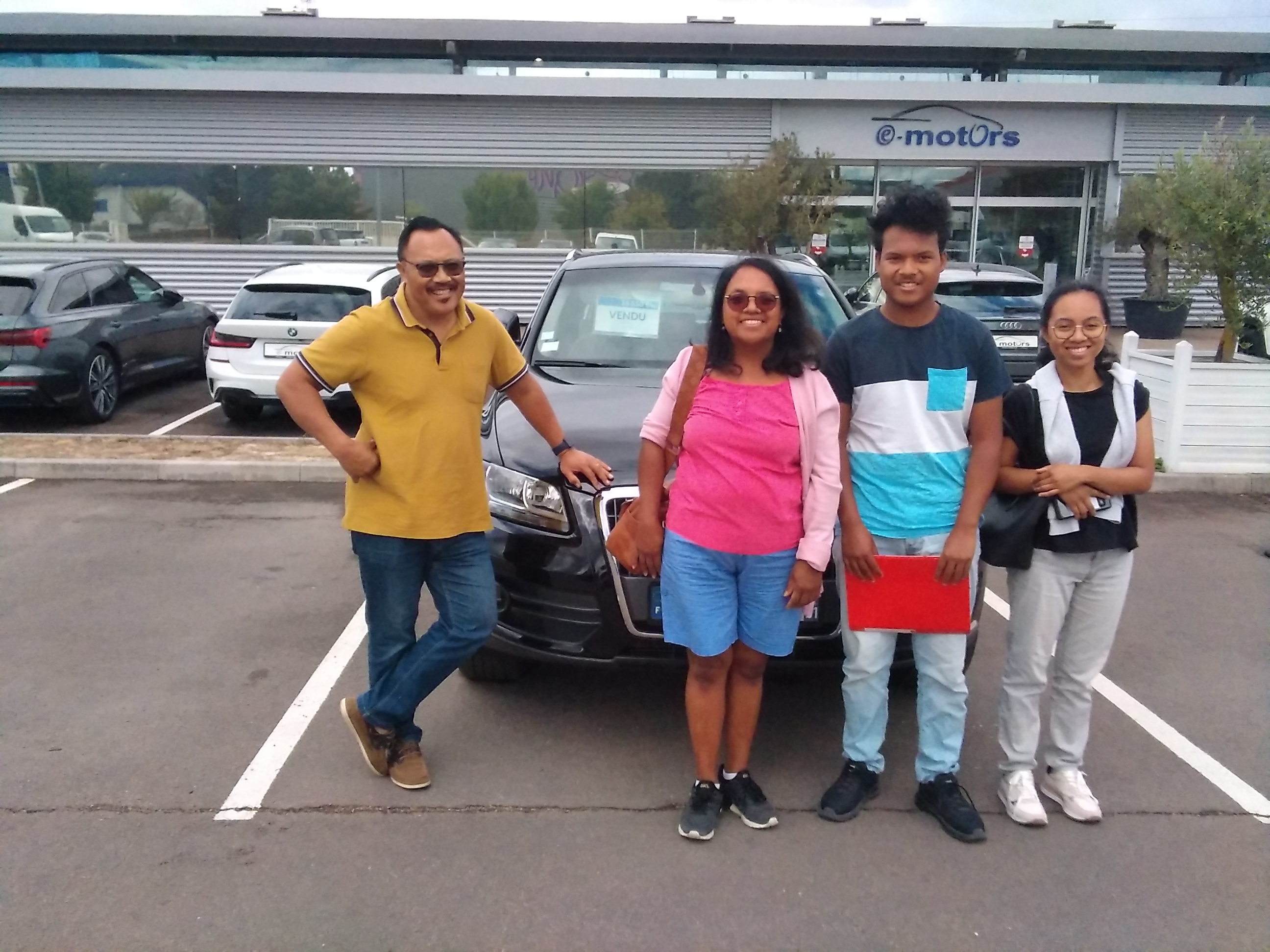 Avis-mandataire-auto-Emotors-Audi-Q5-2-0-tdi-170-dpf-quattro-ambiente.