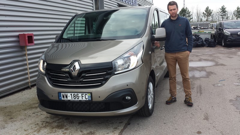 Avis-mandataire-auto-Emotors--Renault-trafic-combi-intens-dci-125-energy-8places-plus-hayon-.