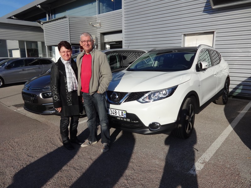 Avis-mandataire-auto-Emotors-Nissan-Qashqai-Connect-edition-dig-t-115-4x2-plus-toit-vitr.