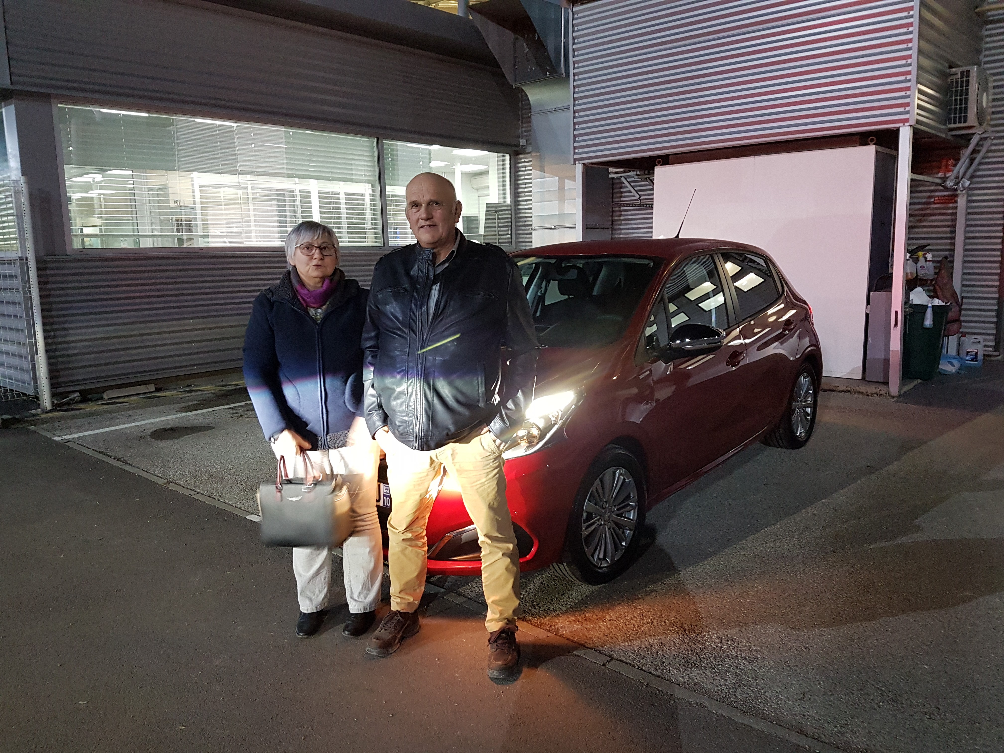 Avis-mandataire-auto-Emotors-Peugeot-208-Style-puretech-82-5p.