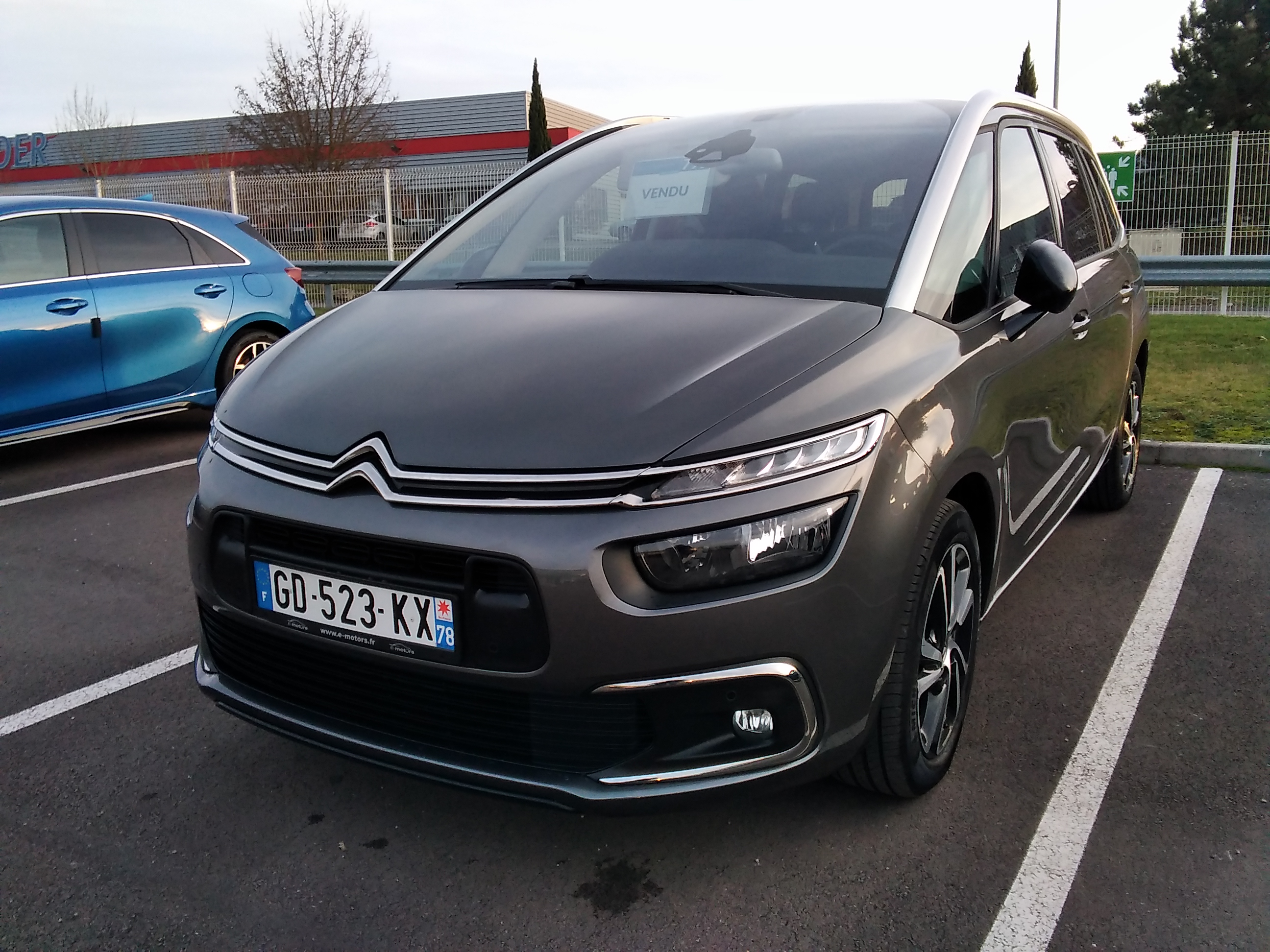 Avis-mandataire-auto-Emotors-Citroen-Grand-c4-spacetourer-Bluehdi-130-s-s-eat8-feel-pdc-ar-av.