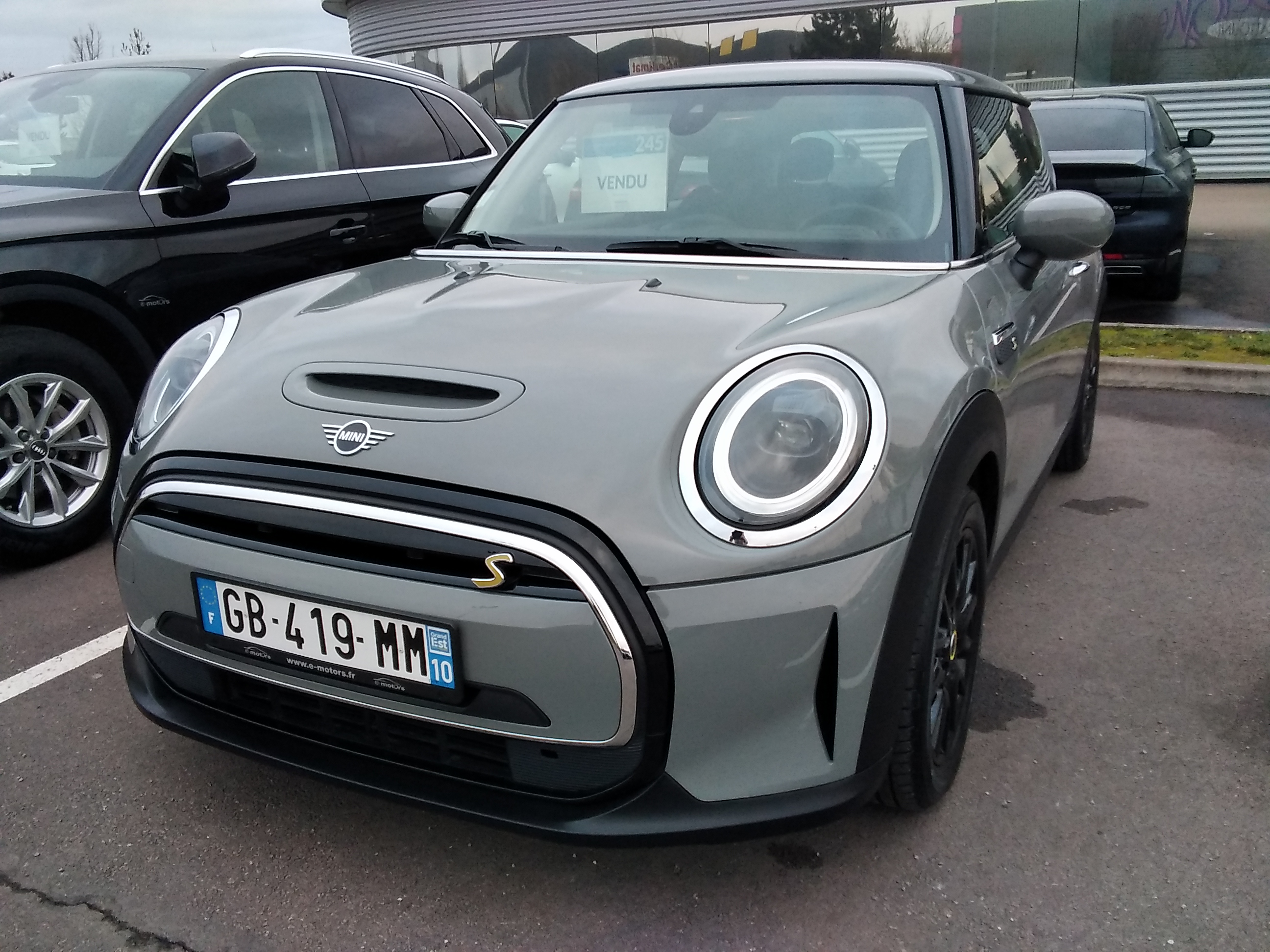 Avis-mandataire-auto-Emotors-Mini-3-portes-Cooper-se-184-essential-plus-gps-plus-pdc.