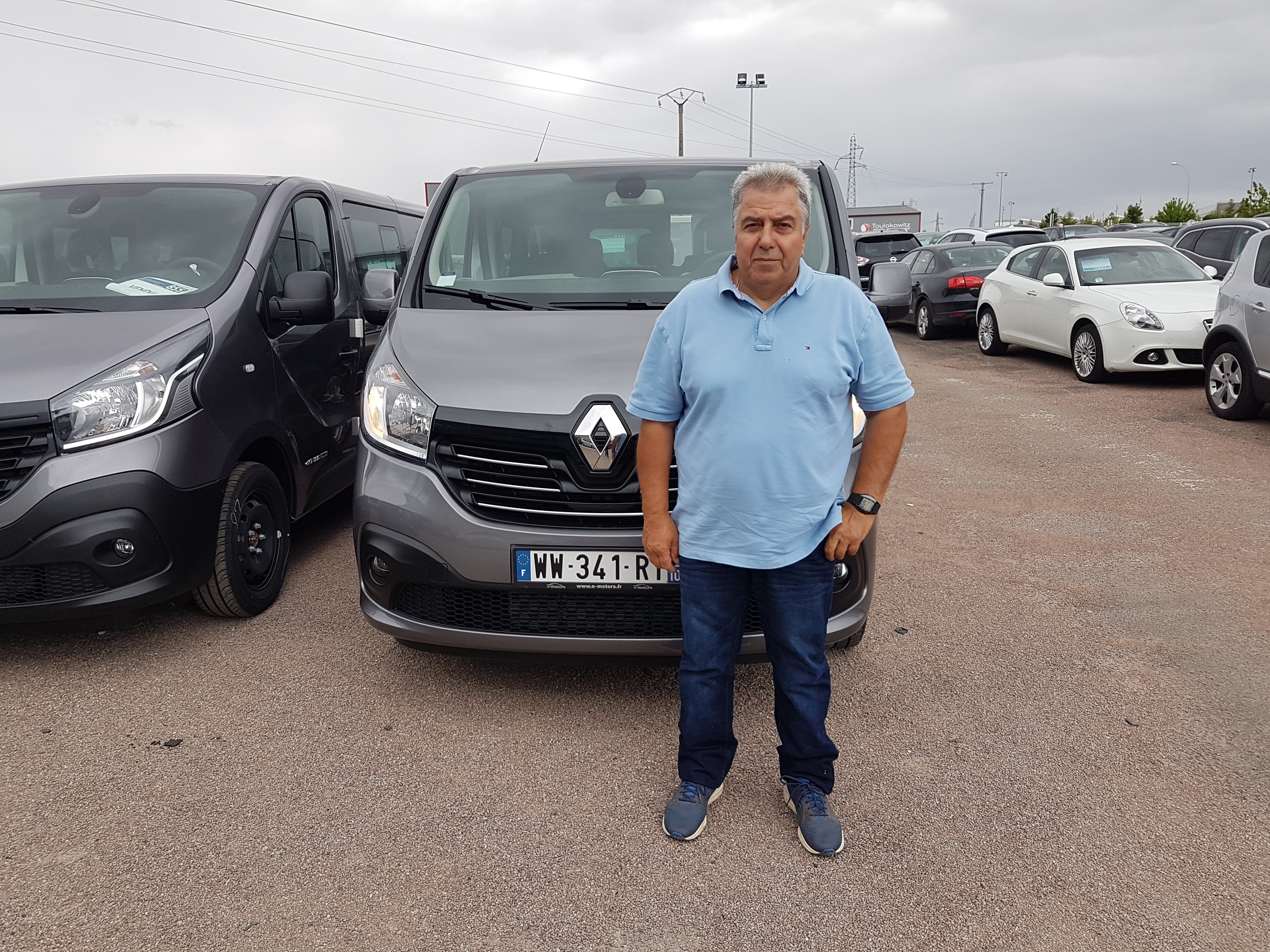 Avis-mandataire-auto-Emotors-Renault-Trafic-combi-Grand-intens-dci-125-energy-8places-plus-portes-180.