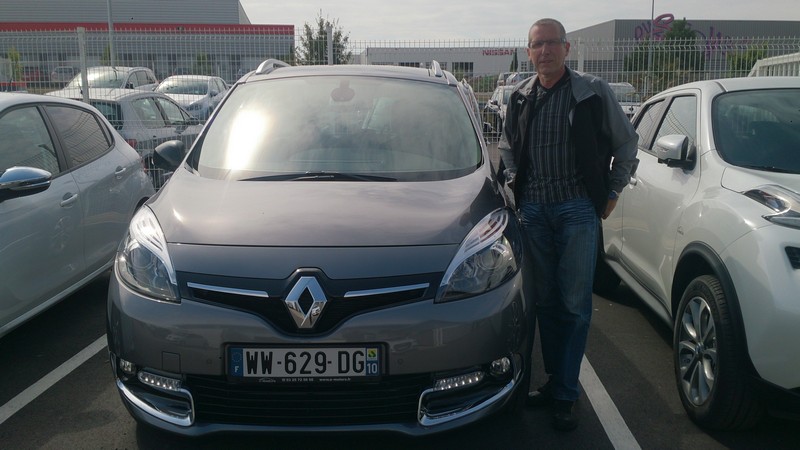 Avis-mandataire-auto-Emotors--Renault-grand-scenic-iii-bose-dci-110-edc-5-places-plus-toit-vitr-.