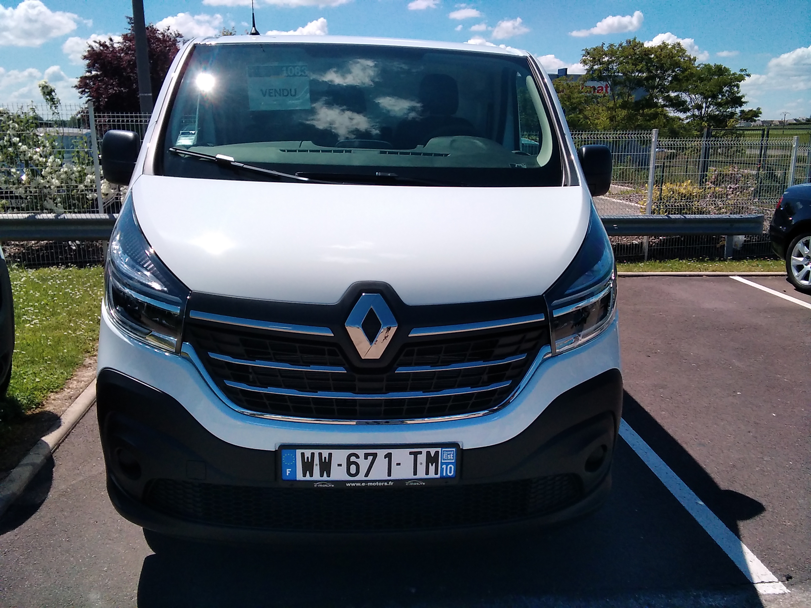 Avis-mandataire-auto-Emotors-Renault-Trafic-fourgon-Grand-confort-l1h1-2-7t-dci-145-edc.