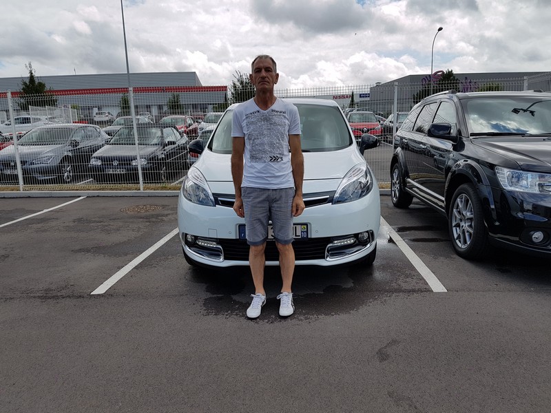 Avis-mandataire-auto-Emotors-Renault-Scenic-Iii-bose-dci-110-edc.