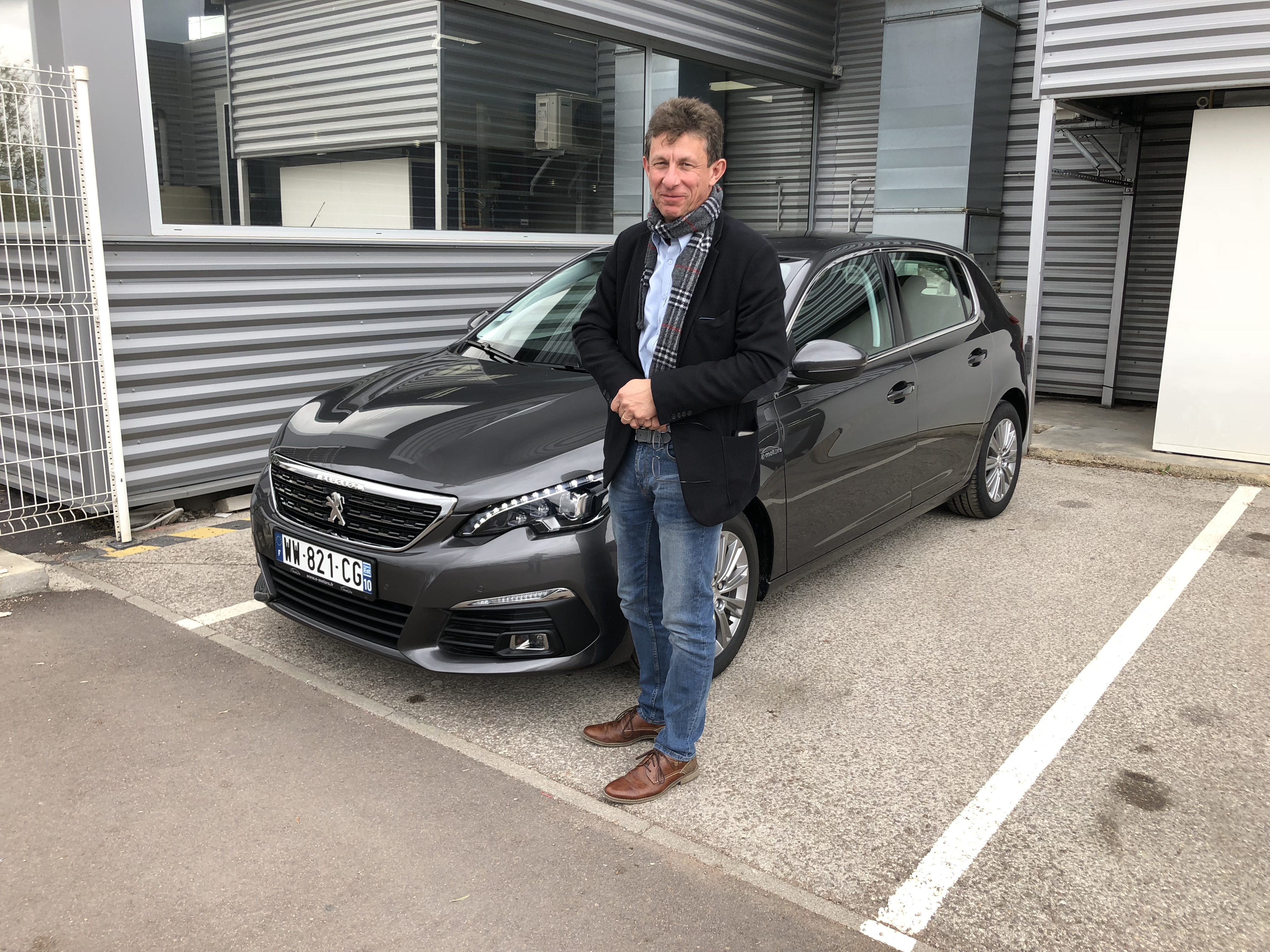 Avis-mandataire-auto-Emotors-Peugeot-308-Allure-bluehdi-120-s-s.