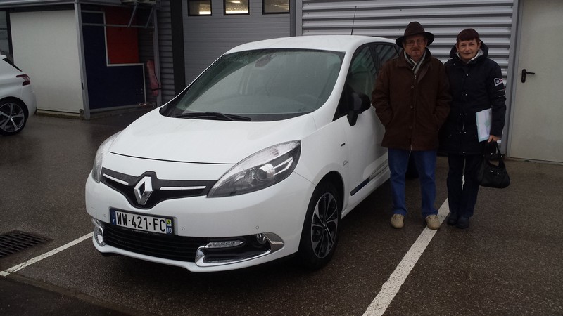 Avis-mandataire-auto-Emotors--Renault-scenic-iii-bose-tce-130-energy-.