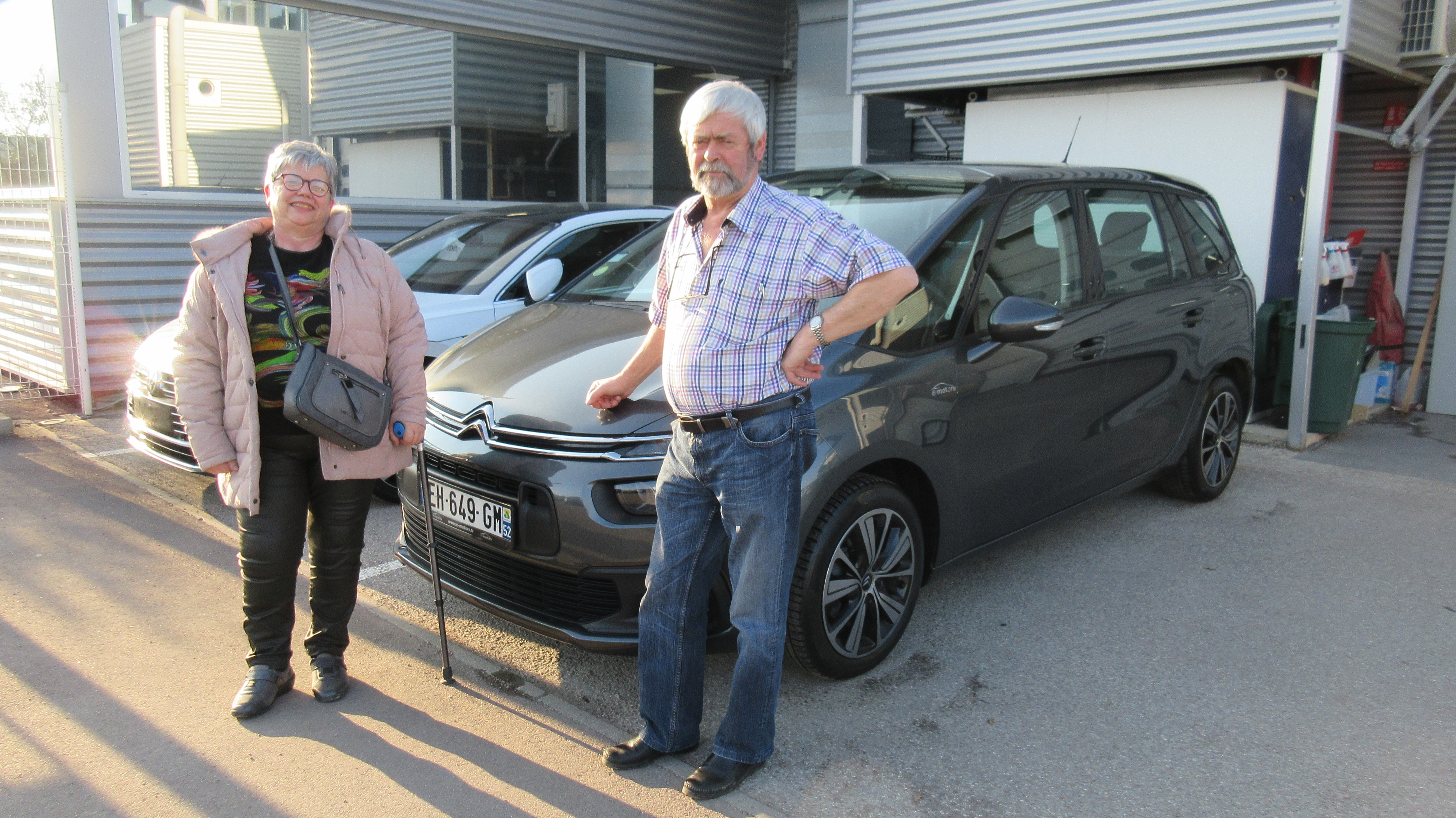 Avis-mandataire-auto-Emotors-Citroen-Grand-c4-picasso-Bluehdi-120-s-s-eat6-plus-gps.