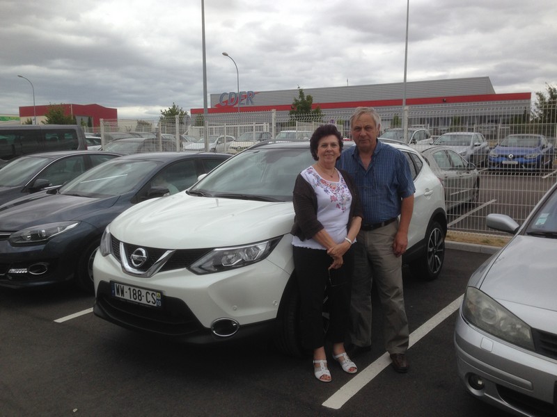 Avis-mandataire-auto-Emotors--Nissan-qashqai-tekna-dci-130-4x2-plus-toit-vitr-.