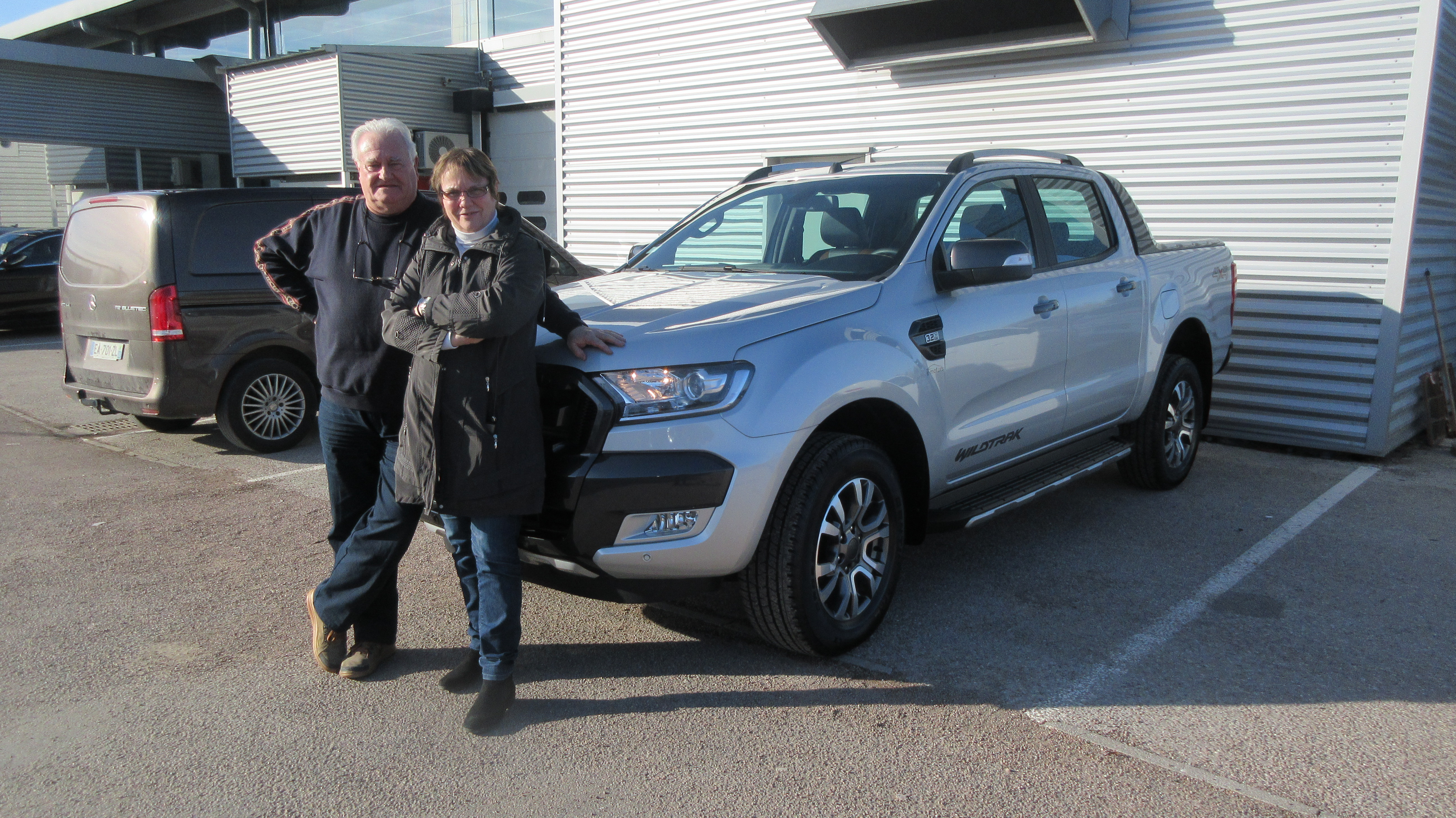 Avis-mandataire-auto-Emotors-Ford-Ranger-Double-cabine-wildtrak-tdci-200-4x4-automatique-plus-attelage-plus-rideau-plus-pack-offroad.