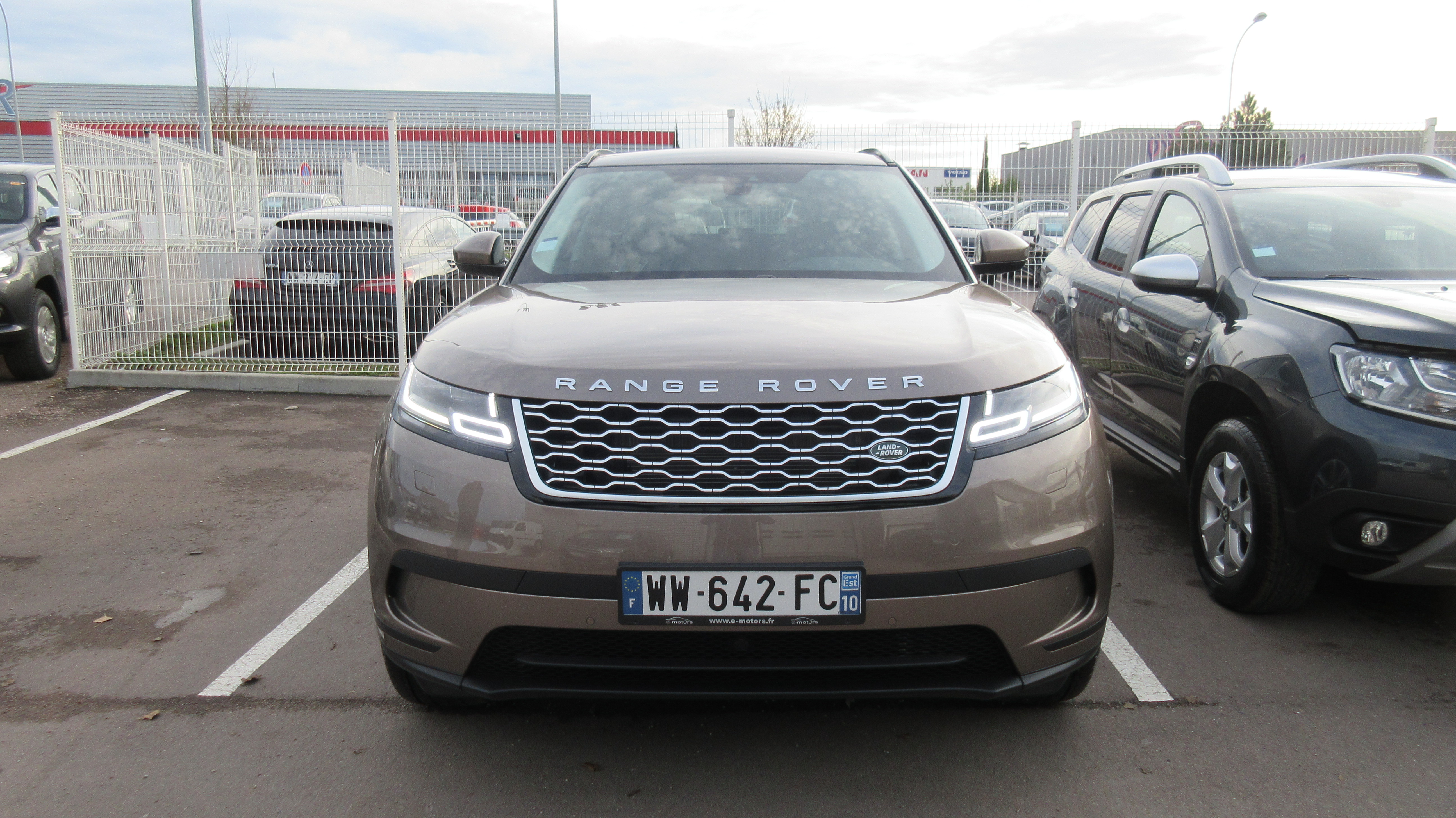 Avis-mandataire-auto-Emotors-Land rover-Range-rover-velar-D240-bva-se-5p.
