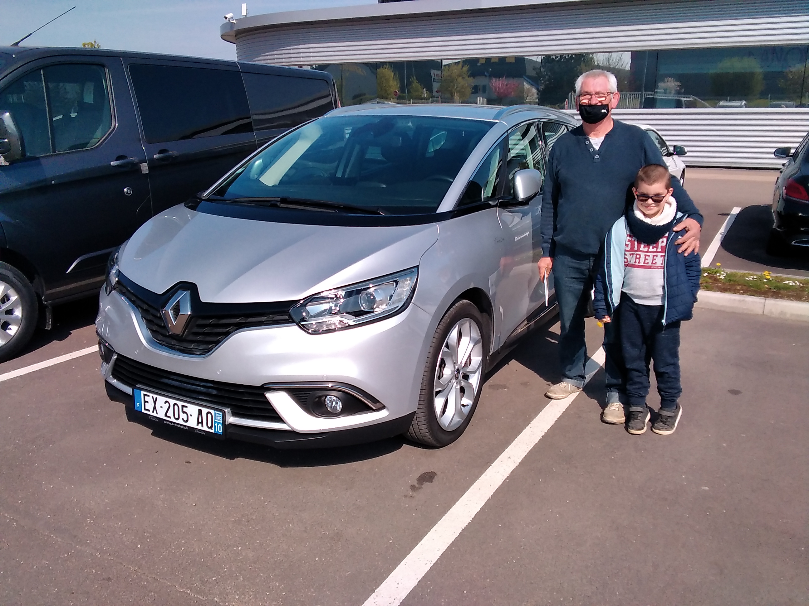 Avis-mandataire-auto-Emotors-Renault-Grand-scenic-Grand-sc-nic-dci-110-energy-edc-business-7-pl.