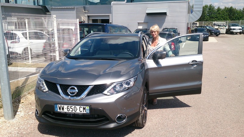 Avis-mandataire-auto-Emotors--Nissan-qashqai-tekna-dci-130-xtronic-4x2-plus-toit-vitr-.
