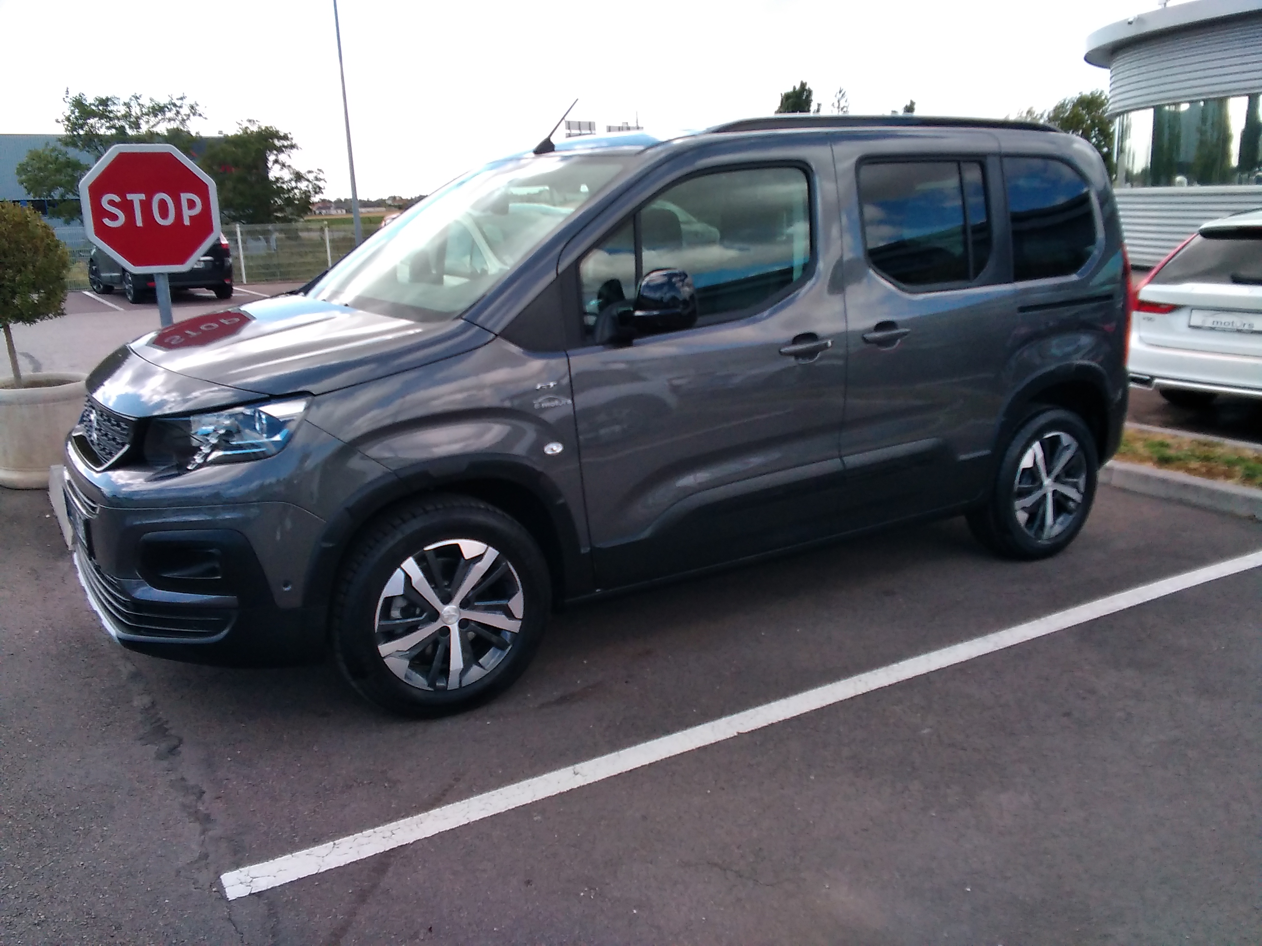 Avis-mandataire-auto-Emotors-Peugeot-Rifter-Standard-bluehdi-130-s-s-bvm6-5pl-gt.