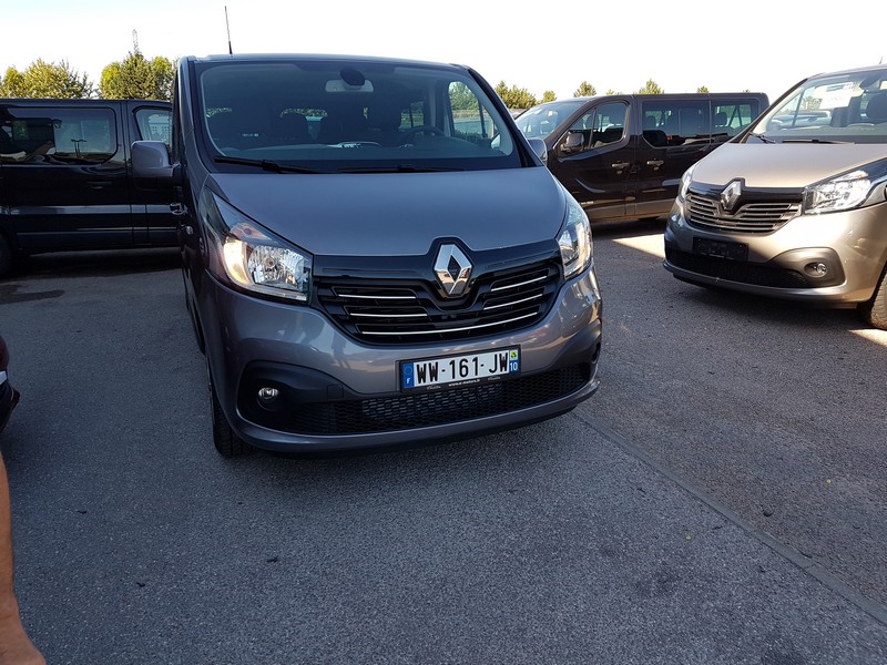 Avis-mandataire-auto-Emotors-Renault-Trafic-combi-Intens-dci-125-energy-8places-plus-portes-180.