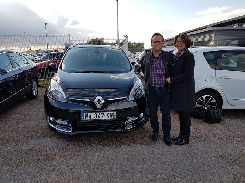 Avis-mandataire-auto-Emotors-Renault-Grand-scenic-Grand-sc-nic-iii-bose-dci-130-energy-7places-plus-toit-vitr.