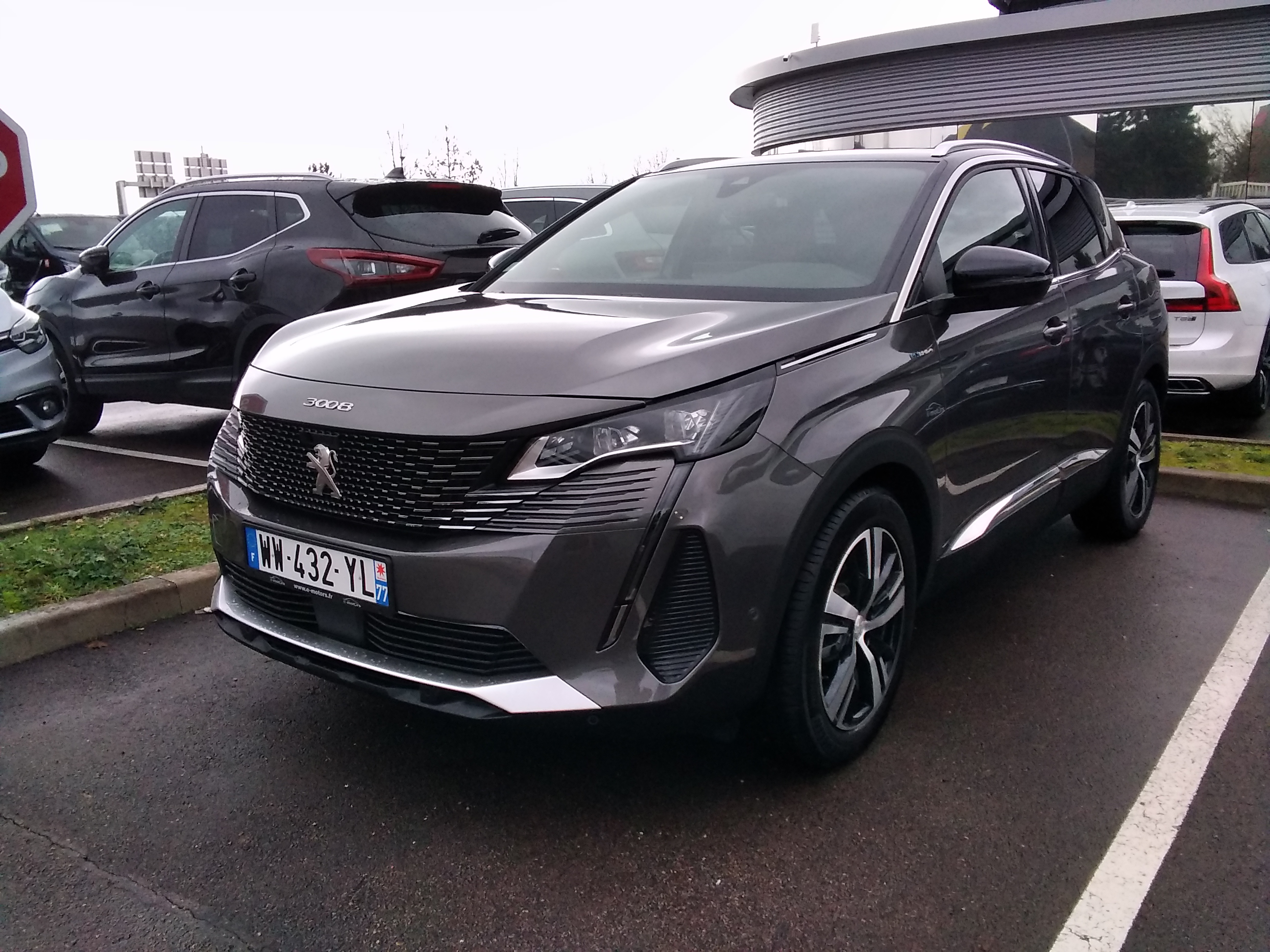 Avis-mandataire-auto-Emotors-Peugeot-3008-Hybrid4-300-gt-plus-toit-plus-night-vision-plus-hml.