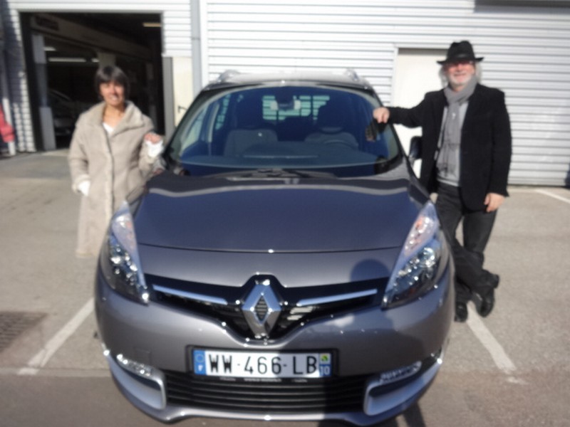 Avis-mandataire-auto-Emotors-Renault-Grand-scenic-Grand-sc-nic-iii-luxe-dci-110-edc-plus-7-places.