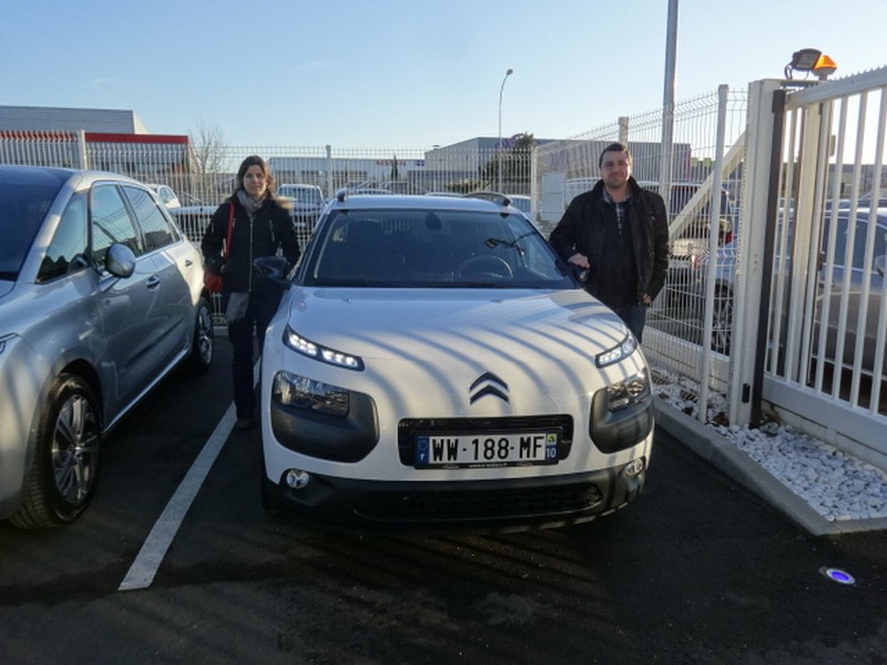 Avis-mandataire-auto-Emotors-Citroen-C4-cactus-Shine-bluehdi-100-s-s.