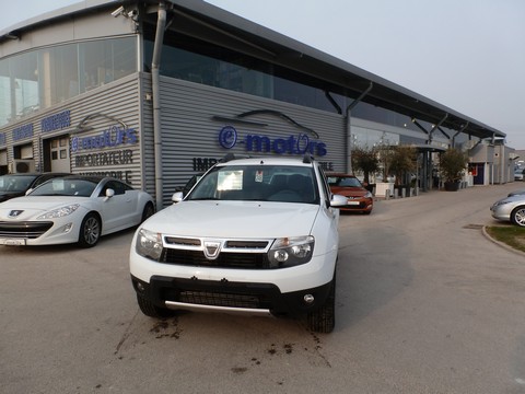 Avis-mandataire-auto-Emotors--Dacia-duster-nouveau-prestige-4x4-dci-110cv-neuf-.