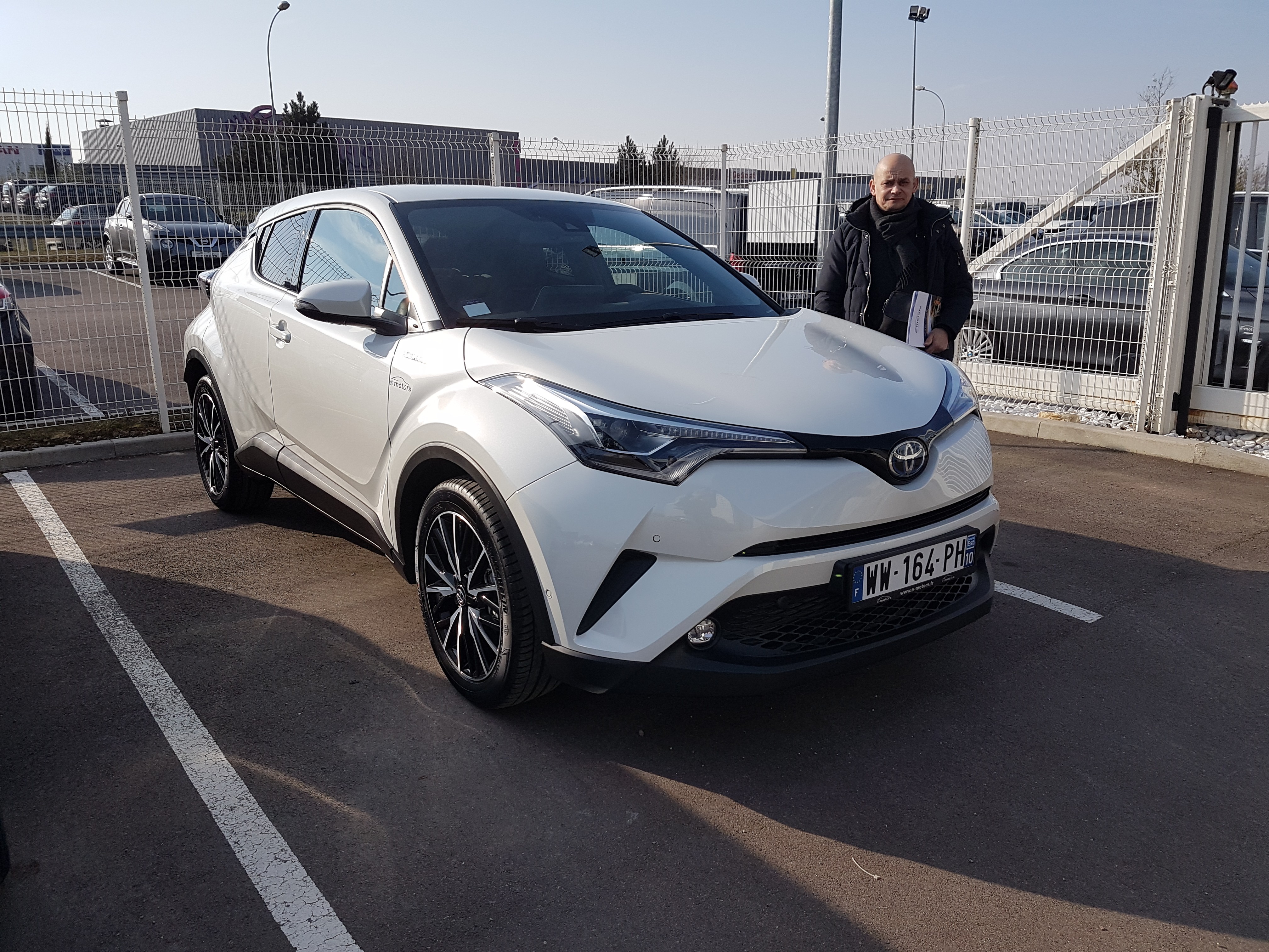 Avis-mandataire-auto-Emotors-Toyota-C-hr-hybride-Distinctive-122h.