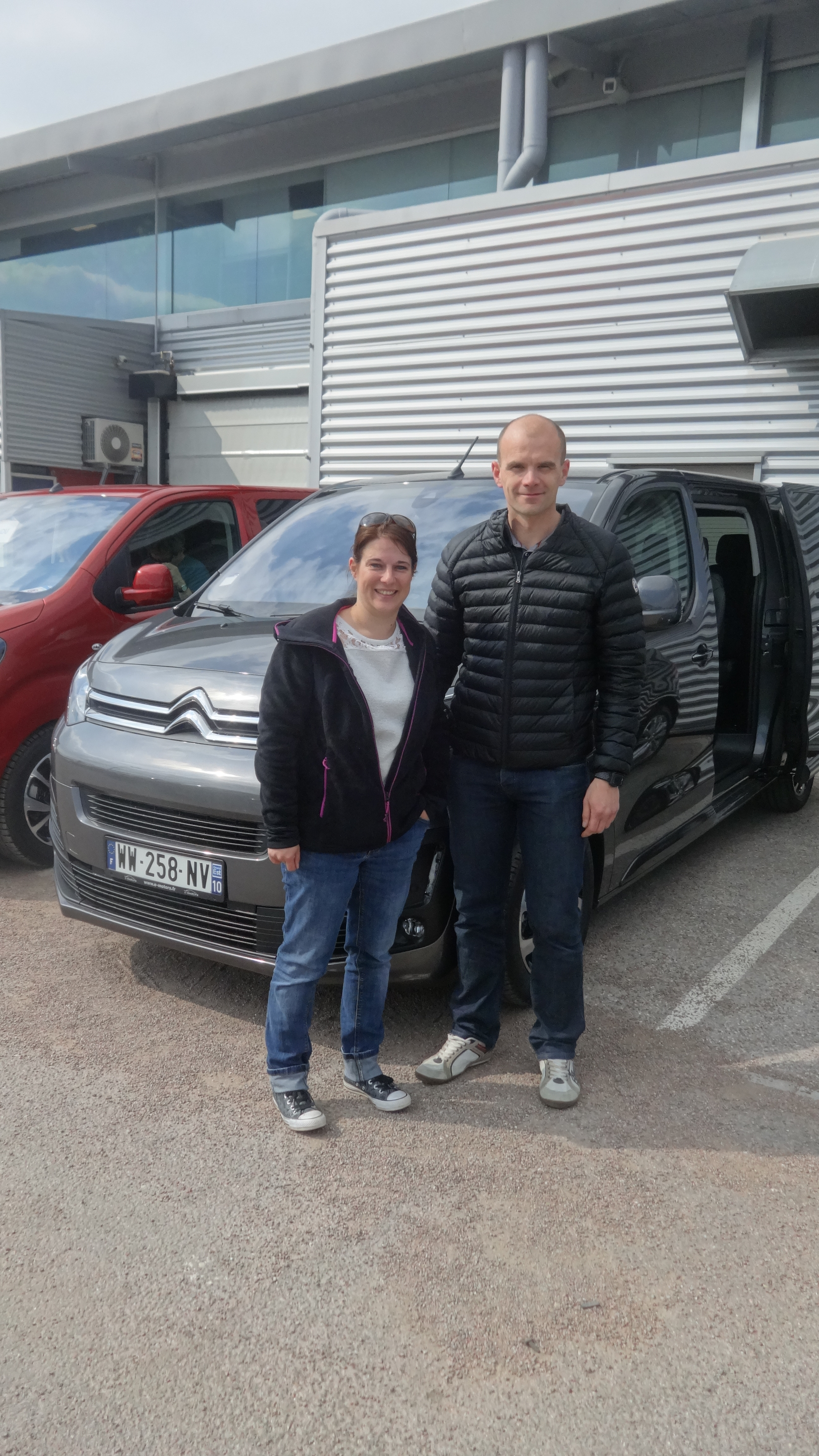 Avis-mandataire-auto-Emotors-Citroen-Spacetourer-Shine-m-bluehdi-180-s-s-eat8.