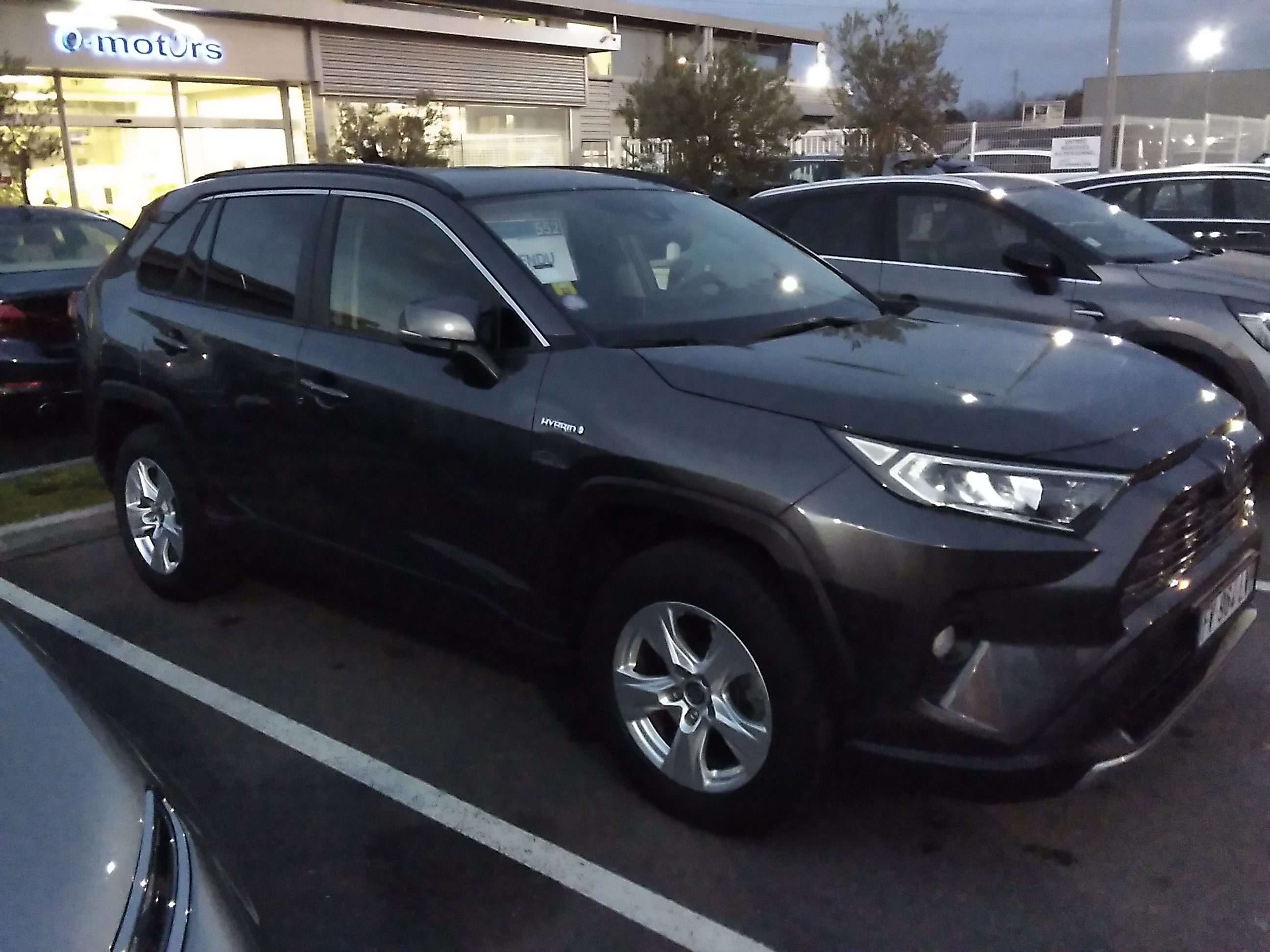 Avis-mandataire-auto-Emotors-Toyota-Rav4-hybride-218-dynamic.
