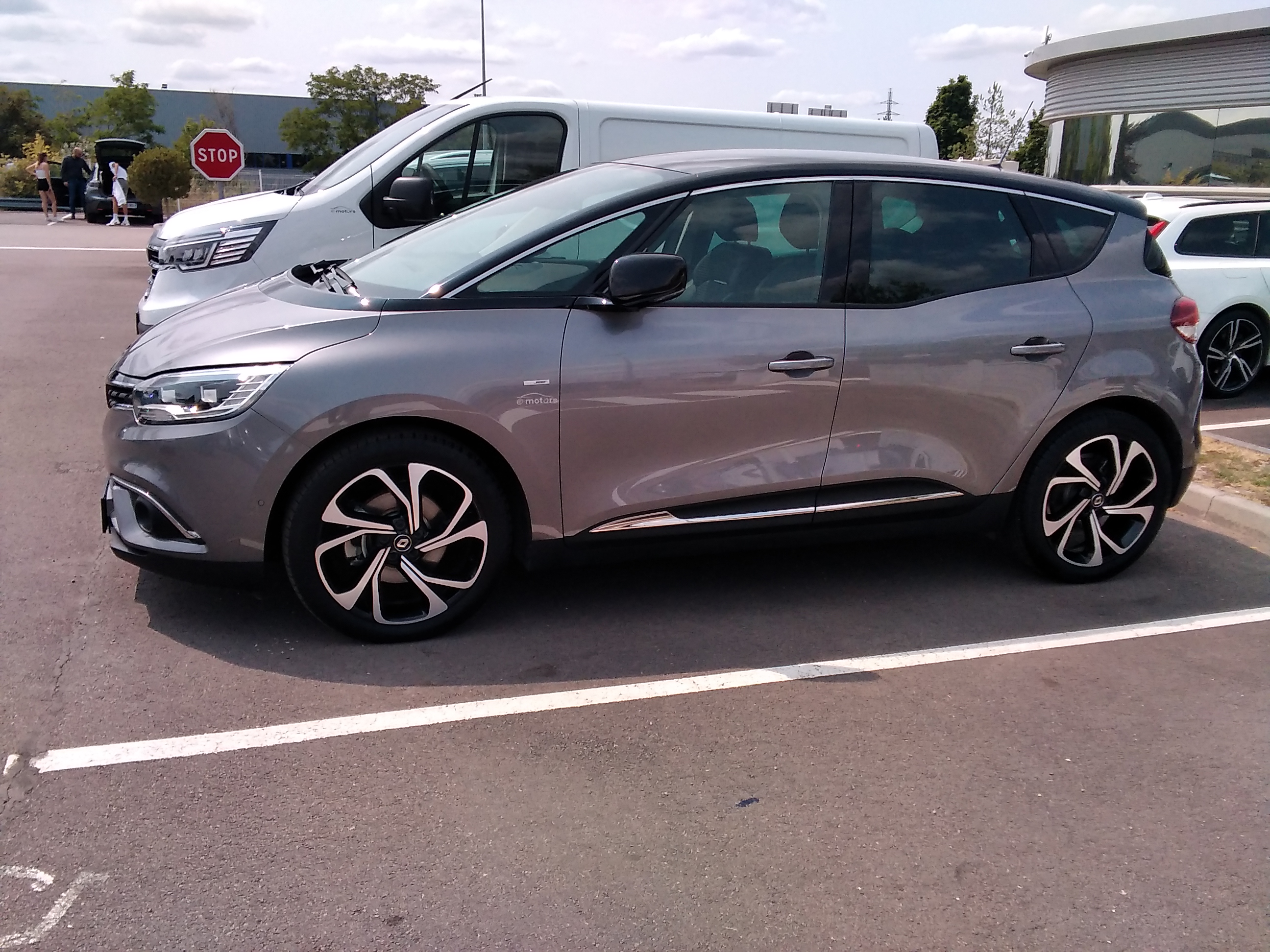 Avis-mandataire-auto-Emotors-Renault-Scenic-Blue-dci-150-edc-intens.