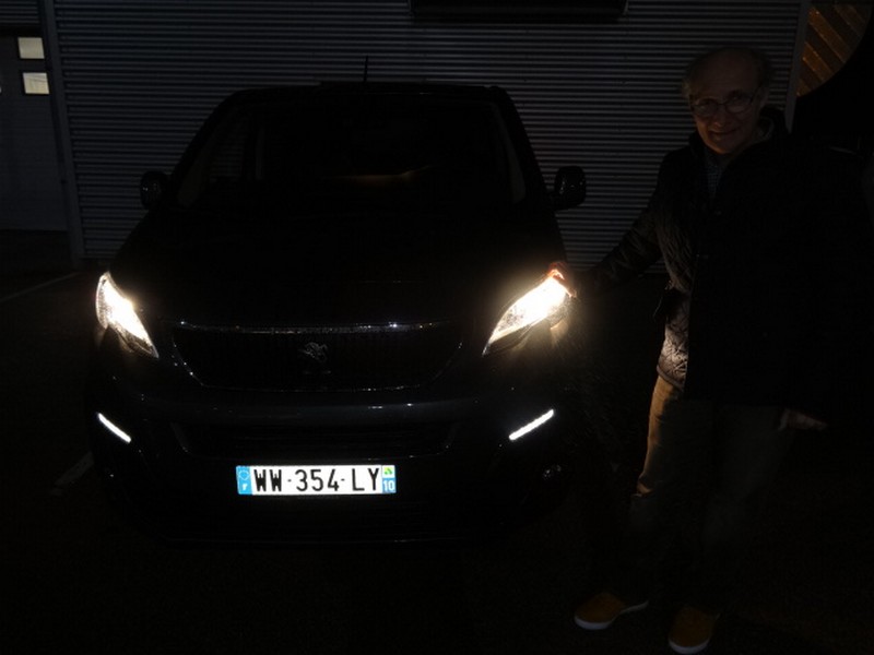 Avis-mandataire-auto-Emotors-Peugeot-Traveller-Standard-1-6-bluehdi-115ch-s-s-bvm6-active-8-places.