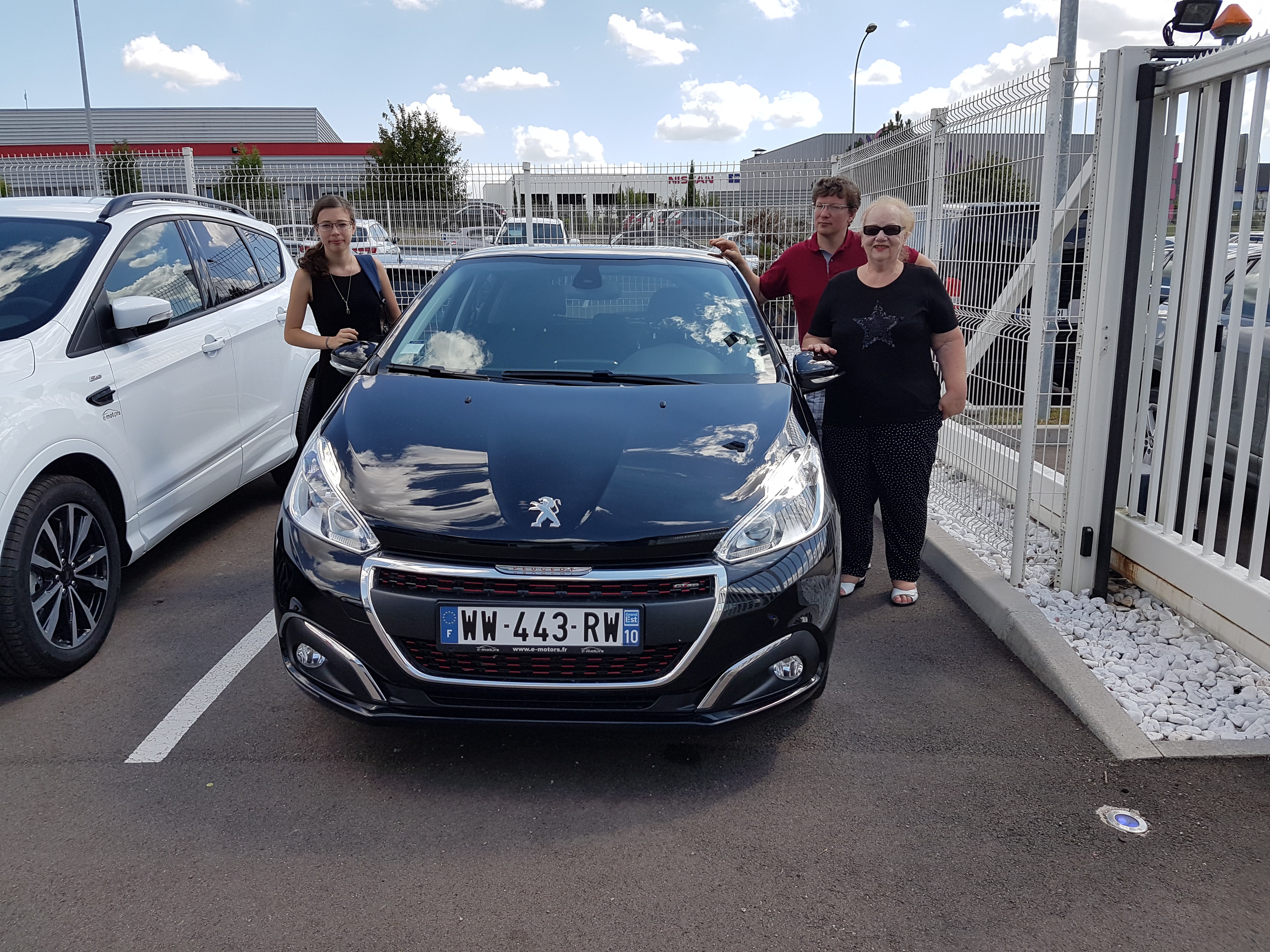 Avis-mandataire-auto-Emotors-Peugeot-208-Gt-line-puretech-110-5p-plus-cam-ra-de-recul.