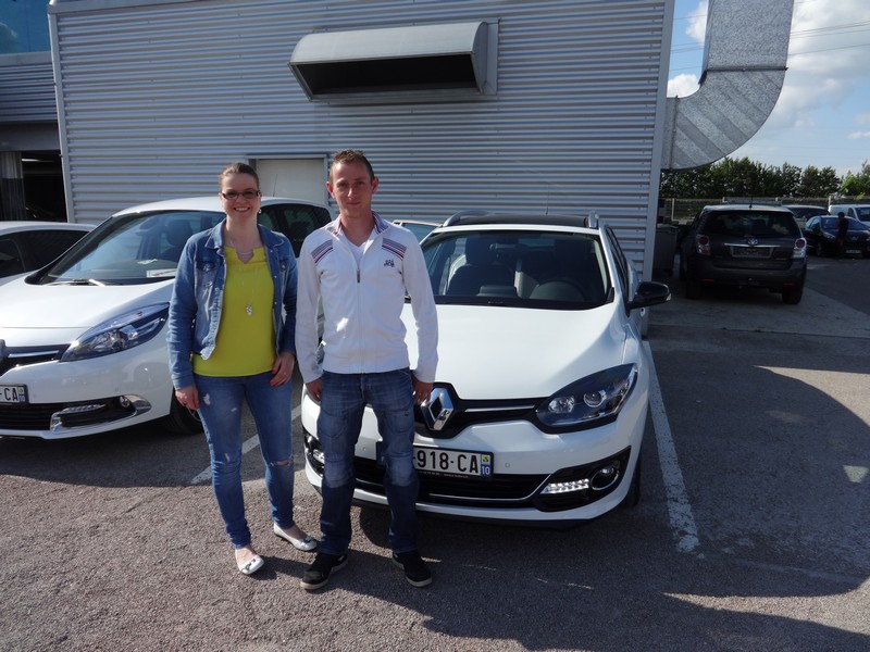 Avis-mandataire-auto-Emotors--Renault-megane-iii-estate-bose-dci-130-energy-plus-visio-plus-toit-panoramique-.