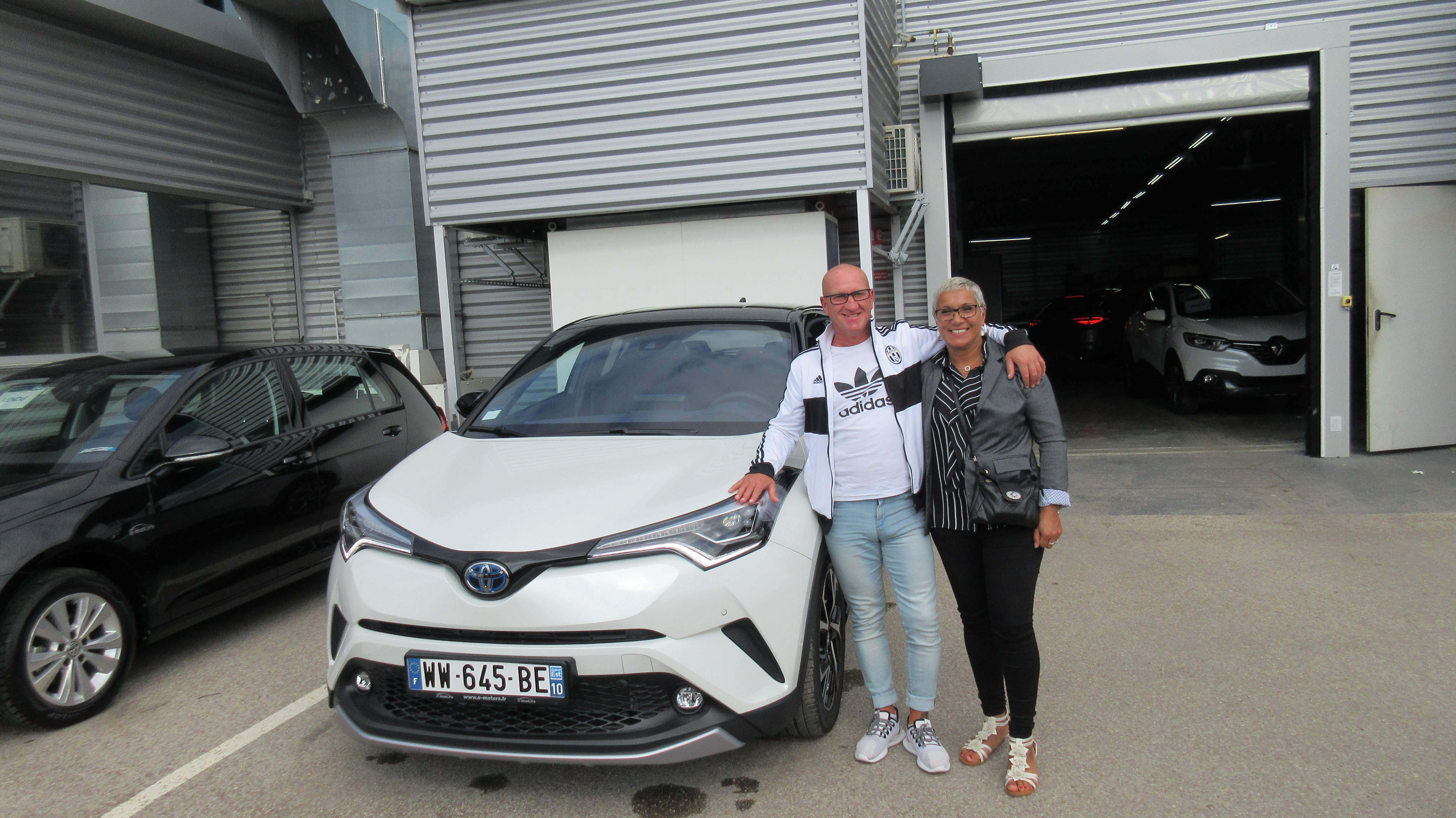 Avis-mandataire-auto-Emotors-Toyota-C-hr-hybride-Graphic-122h.