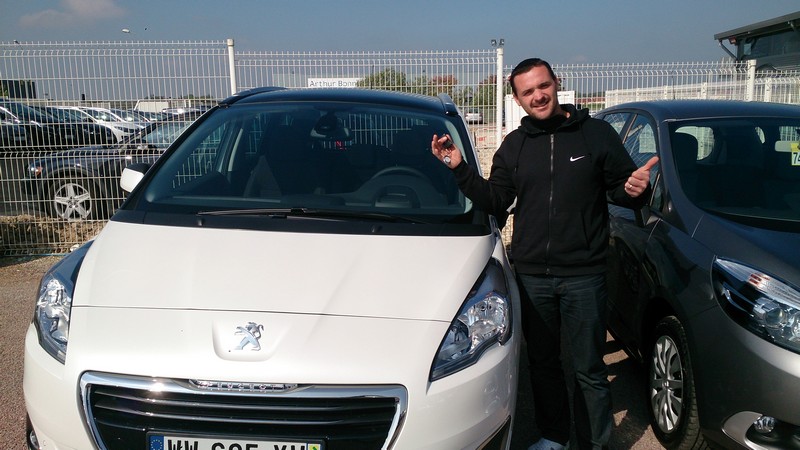 Avis-mandataire-auto-Emotors--Peugeot-5008-e-hdi-115cv-allure-etg-neuve-.