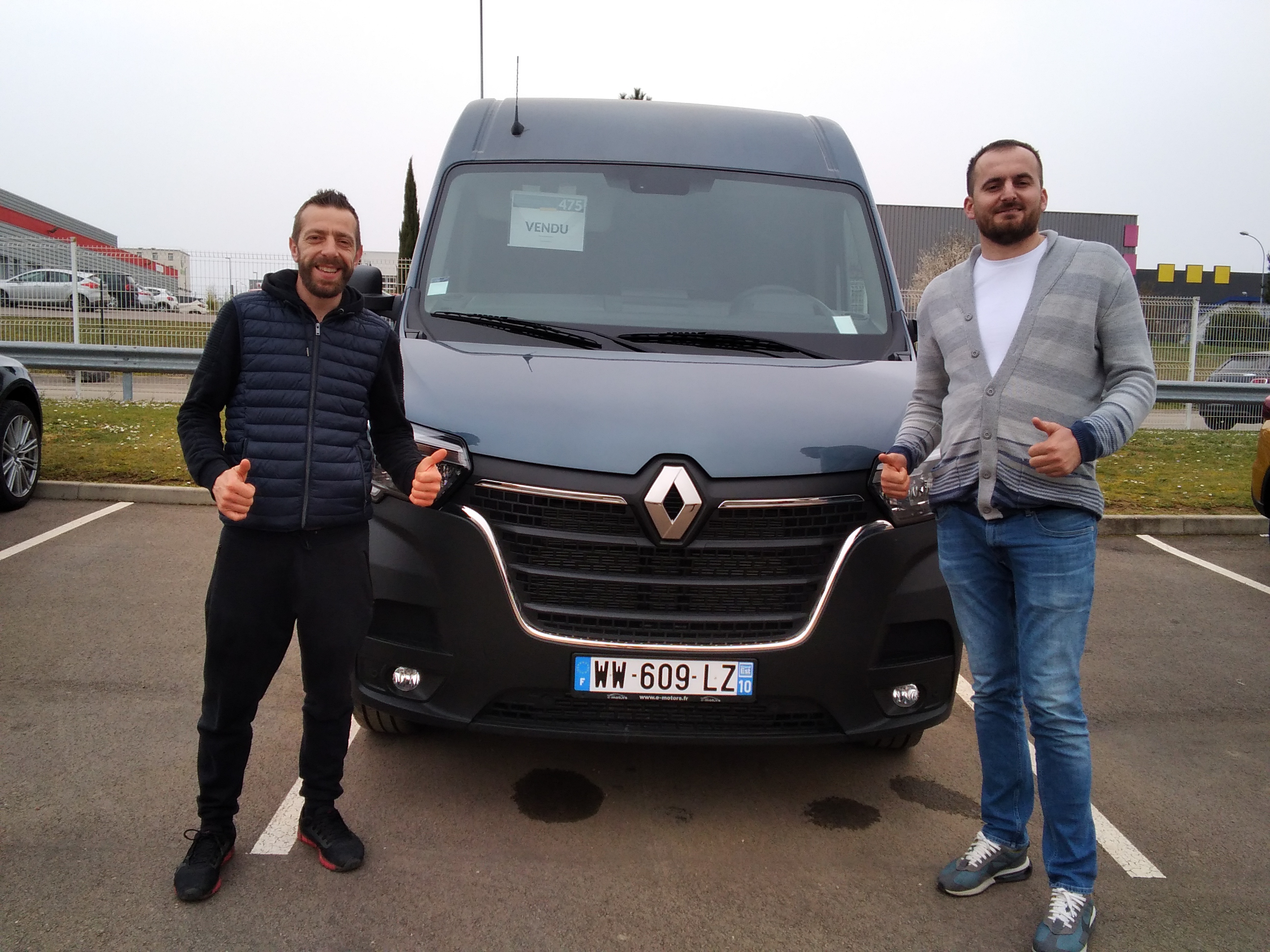 Avis-mandataire-auto-Emotors-Renault-Master-fourgon-Grand-confort-3t5-l2h2-bluedci-135-plus-gps-plus-cam-ra-plus-attelage.
