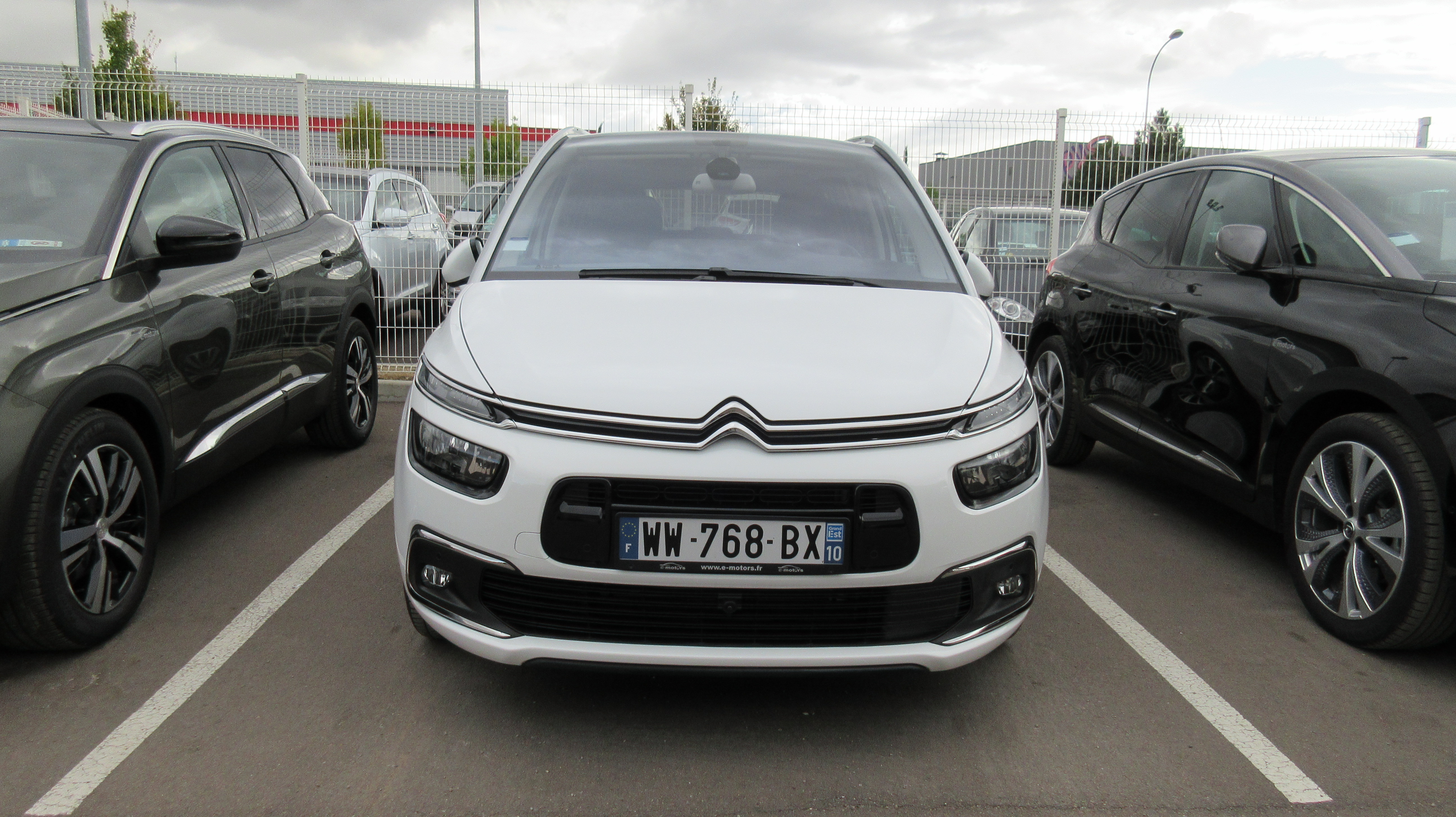 Avis-mandataire-auto-Emotors-Citroen-Grand-c4-picasso-Shine-bluehdi-120-s-s-eat6.