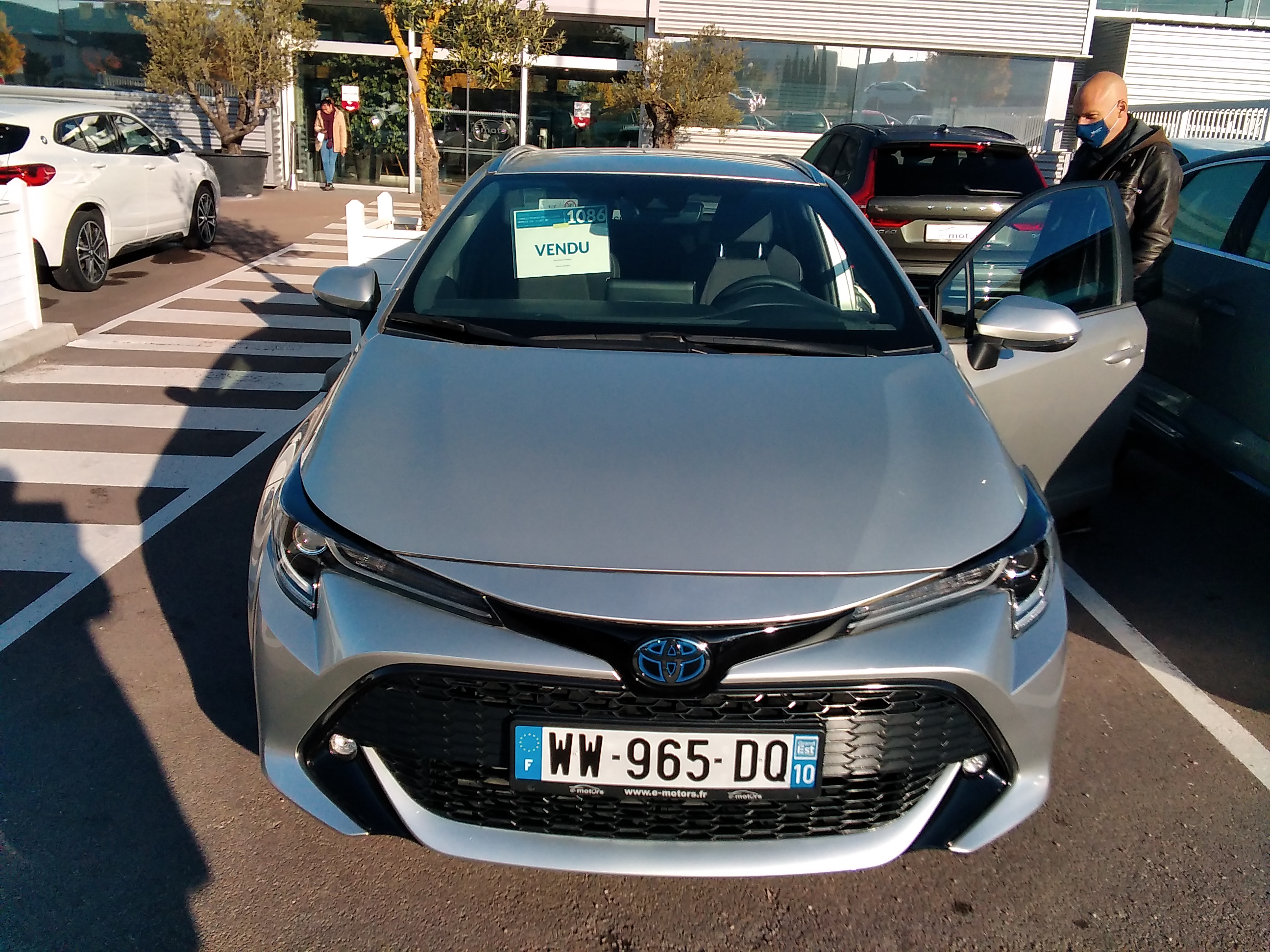Avis-mandataire-auto-Emotors-Toyota-Corolla-touring-sports-hybride-Corolla-touring-sports-design-hybride-184-plus-jantes-18.