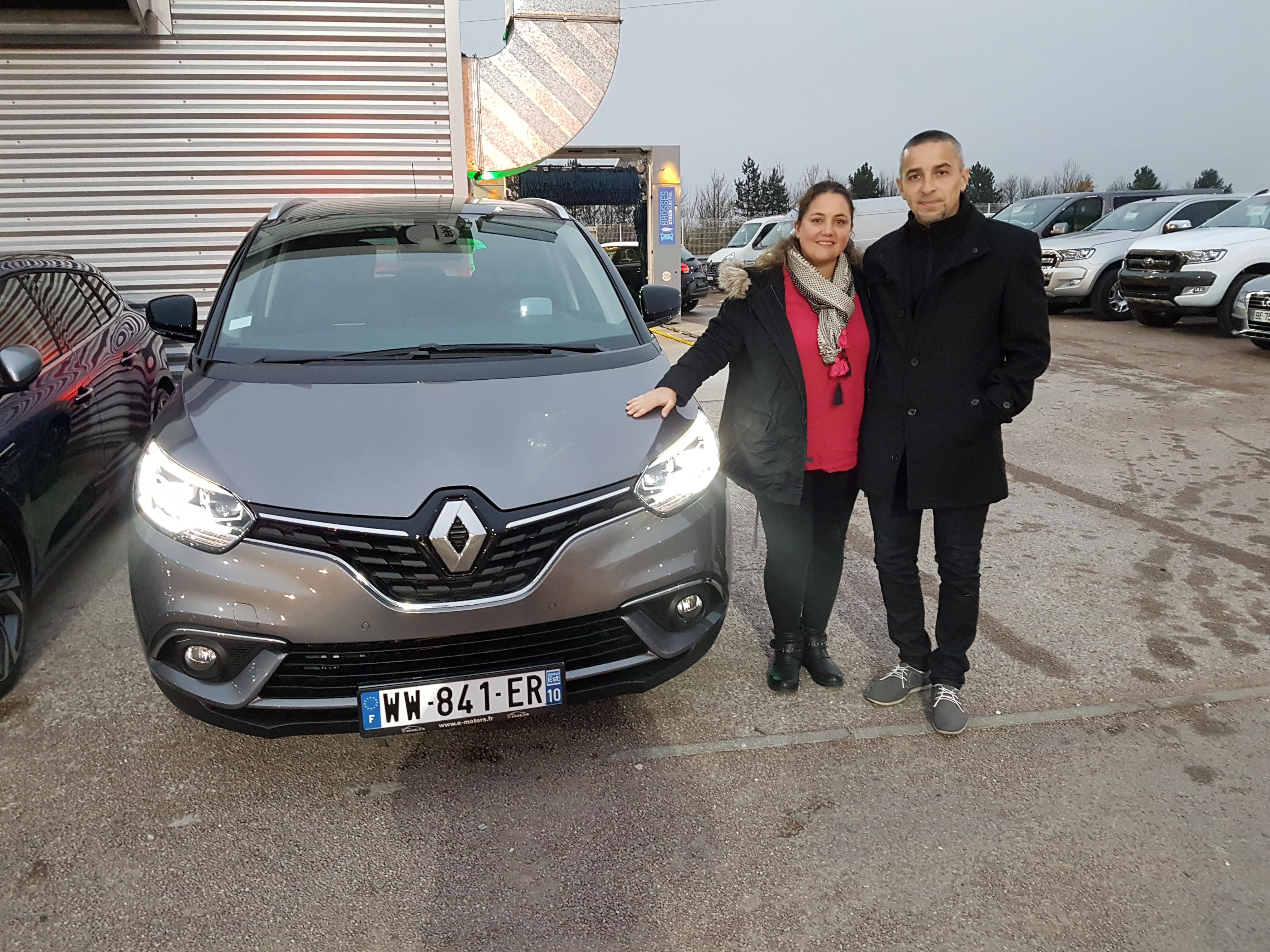 Avis-mandataire-auto-Emotors-Renault-Grand-scenic-Grand-sc-nic-intens-dci-160-energy-edc-7places-plus-bose-toit-vitr.