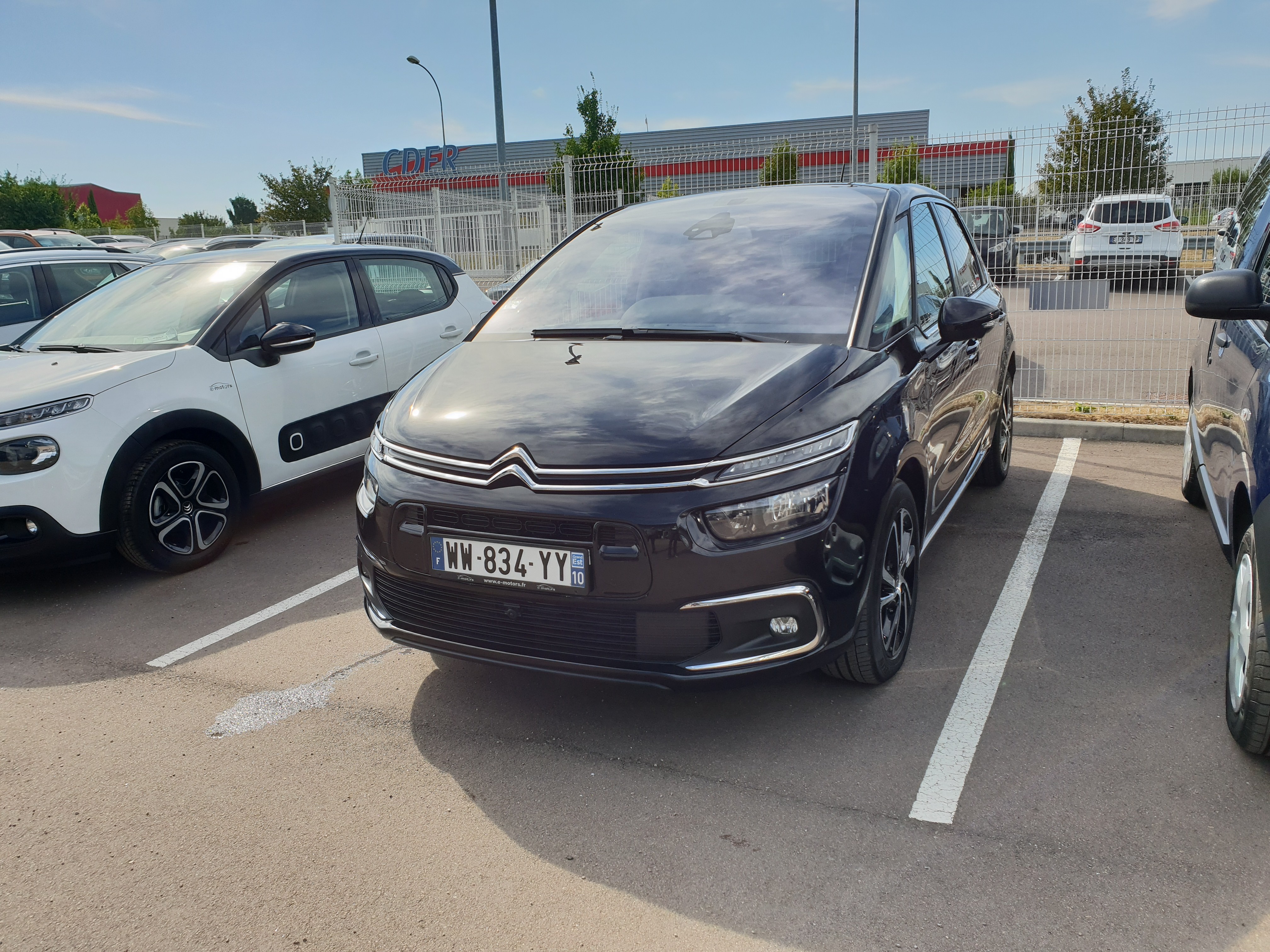 Avis-mandataire-auto-Emotors-Citroen-C4-picasso-Shine-bluehdi-120-s-s-eat6.