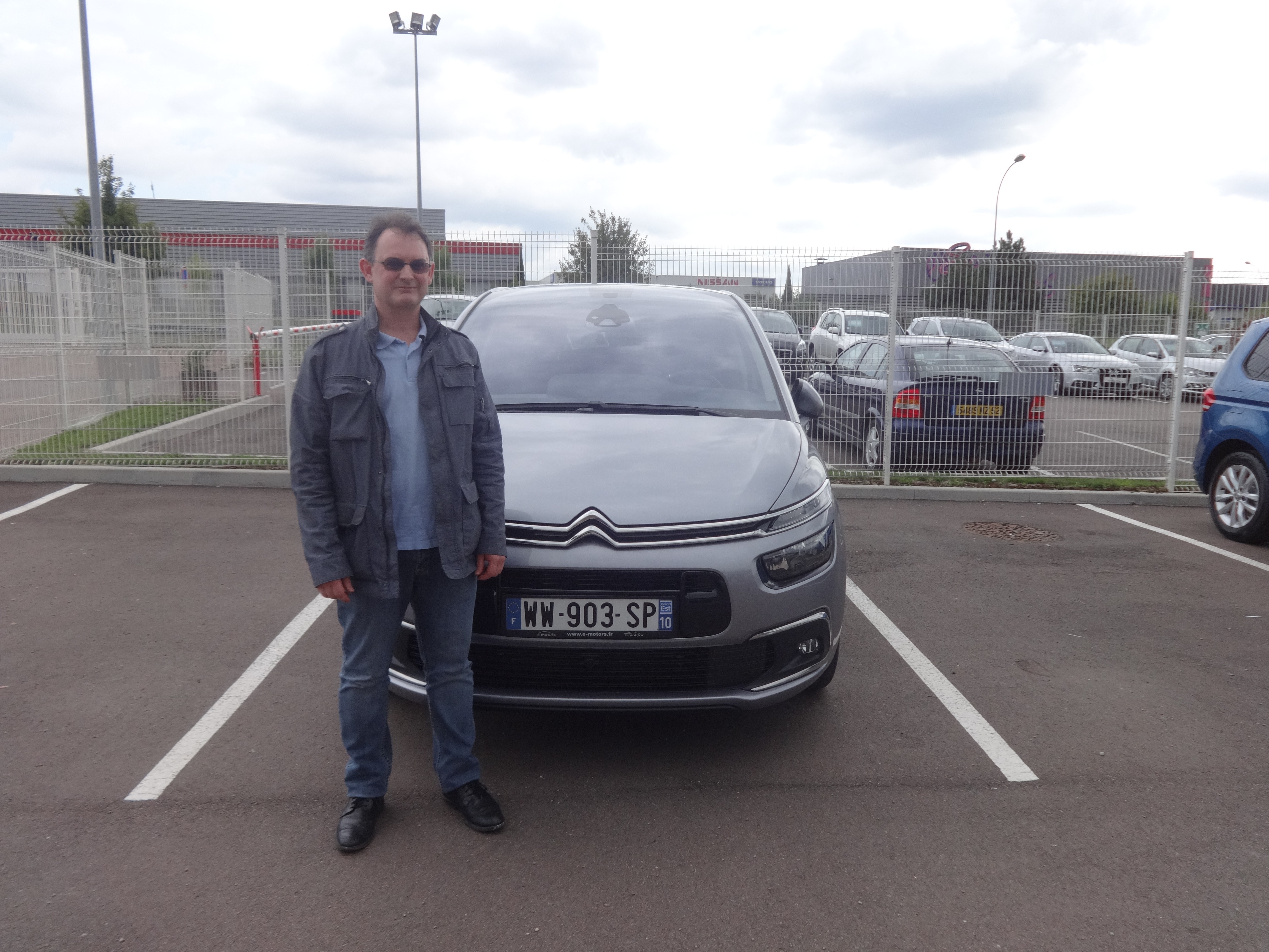 Avis-mandataire-auto-Emotors-Citroen-C4-picasso-Shine-bluehdi-150-eat6.