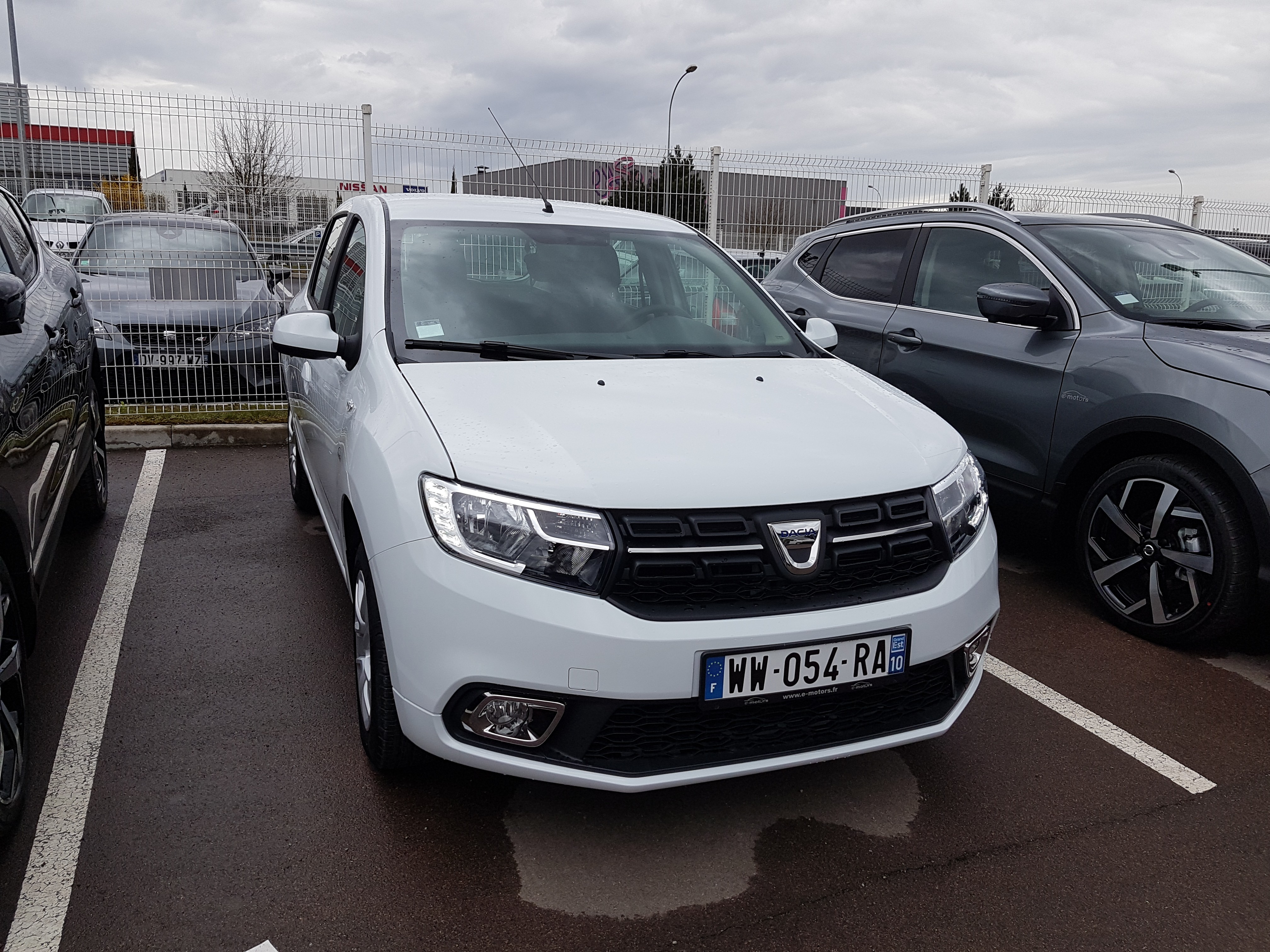 Avis-mandataire-auto-Emotors-Dacia-Sandero-Laur-ate-easy-r-tce-90.