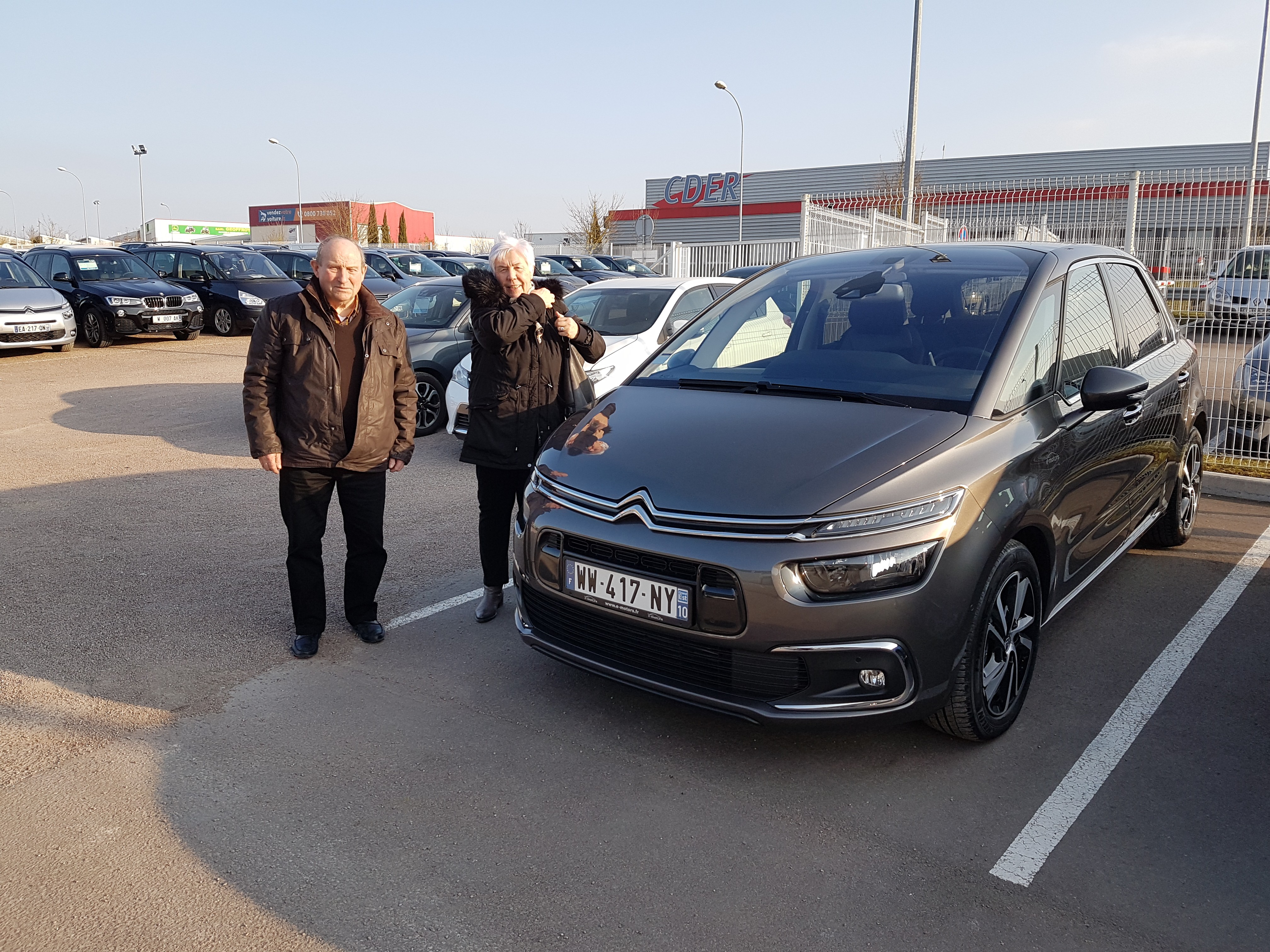 Avis-mandataire-auto-Emotors-Citroen-C4-picasso-Shine-bluehdi-150-eat6.