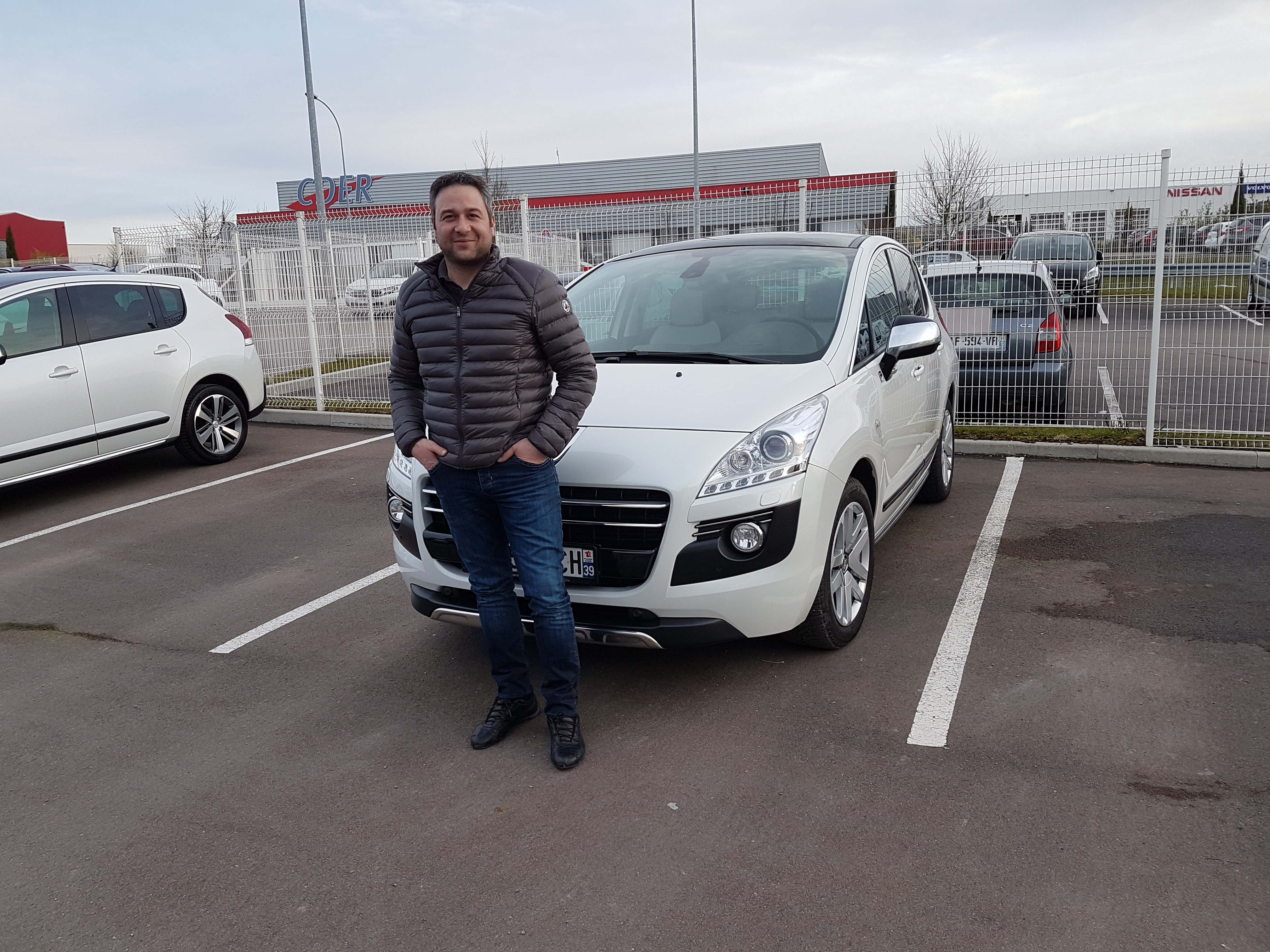 Avis-mandataire-auto-Emotors-Peugeot-3008-Hybrid4-hdi-163-bmp-plus-electric-37ch-plus-cuir-plus-toit-pano.