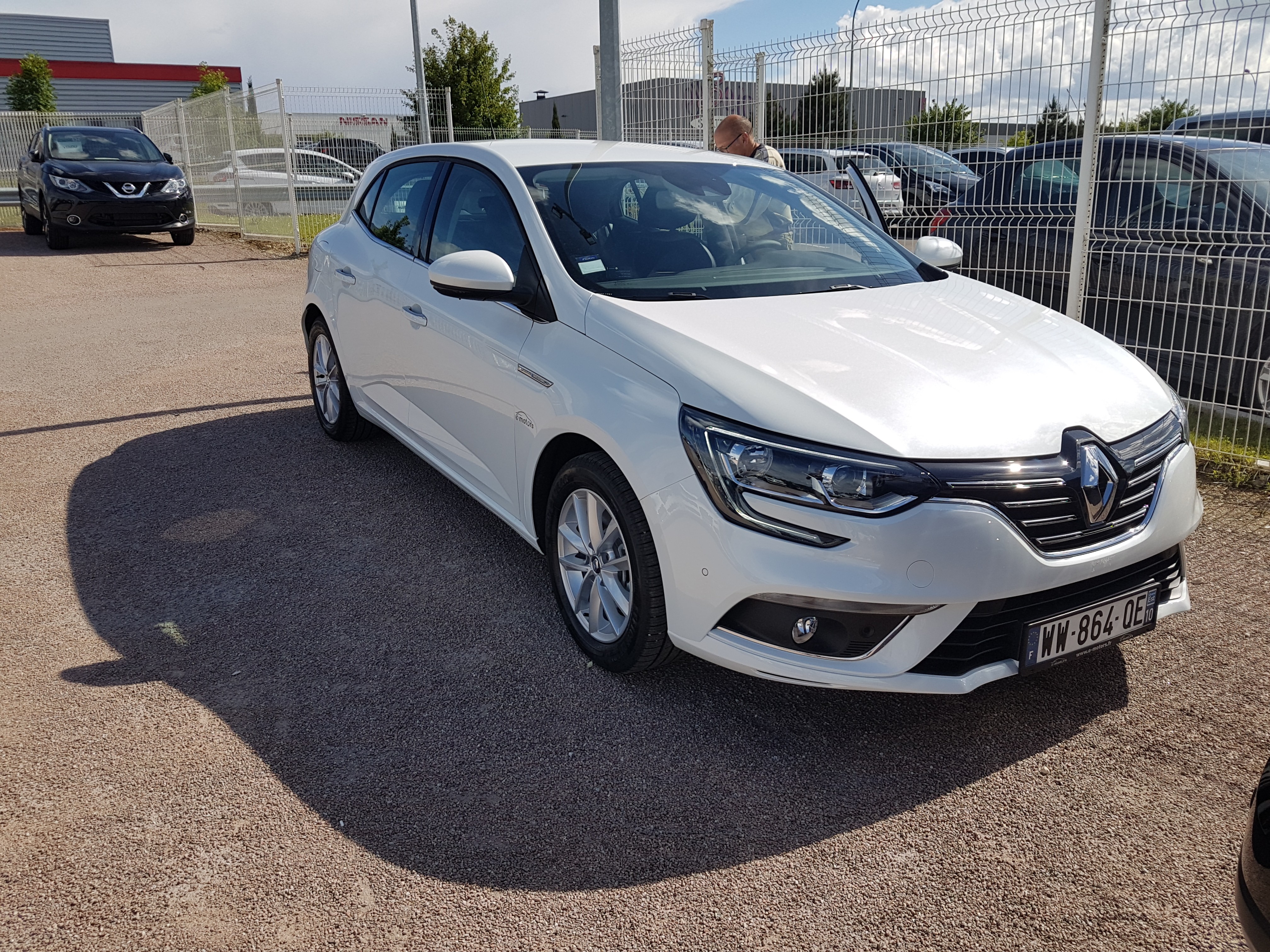 Avis-mandataire-auto-Emotors-Renault-Megane-iv-berline-M-gane-iv-berline-intens-dci-130-energy-plus-park-assist.