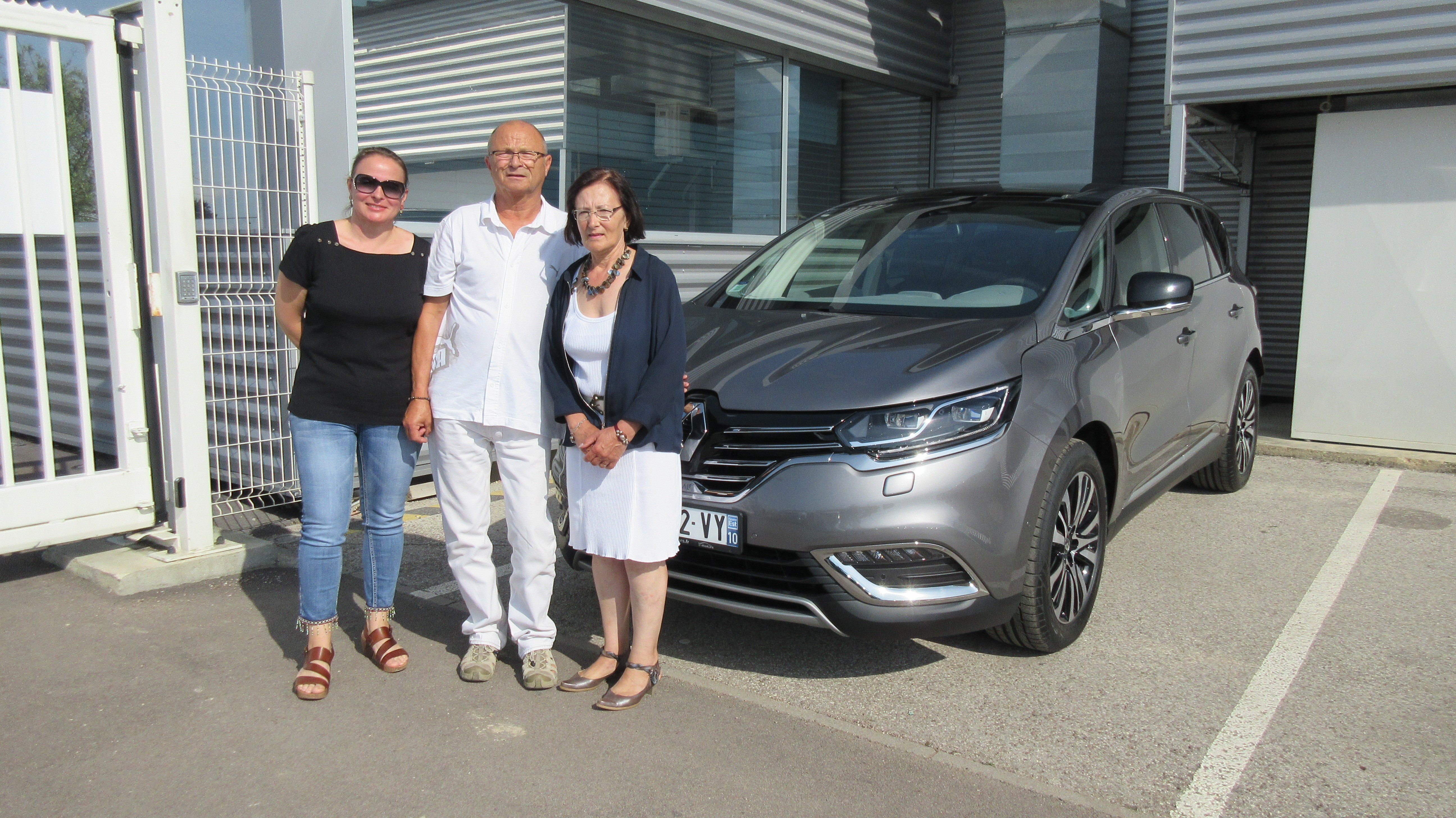 Avis-mandataire-auto-Emotors-Renault-Espace-Initiale-paris-dci-160-energy-edc-7places-plus-toit-vitr.