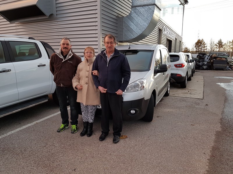 Avis-mandataire-auto-Emotors-Peugeot-Partner-fgn-Pack-cd-clim-plus-hdi-115.