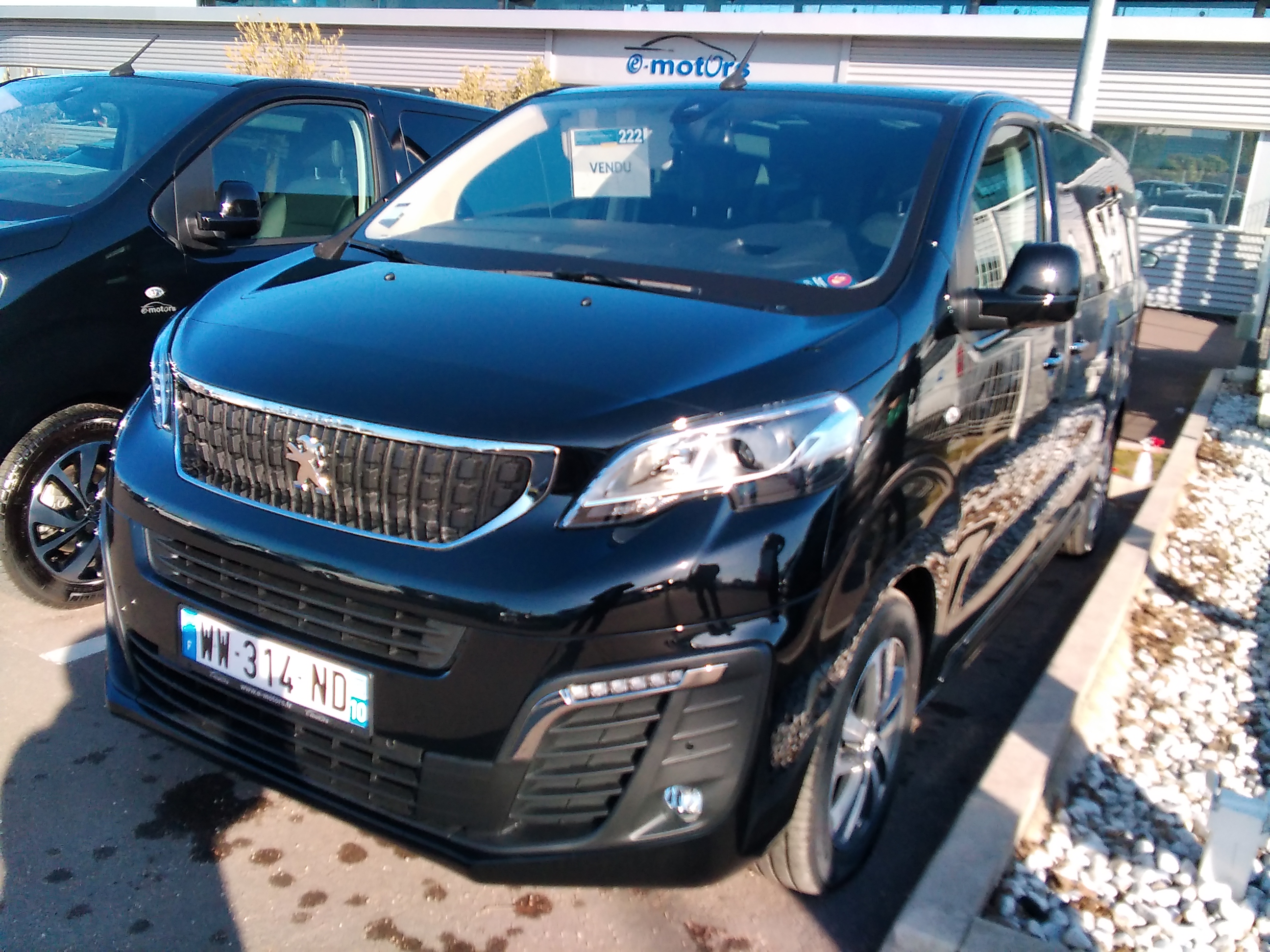 Avis-mandataire-auto-Emotors-Peugeot-Traveller-Allure-standard-bluehdi-180ch-s-s-eat8.