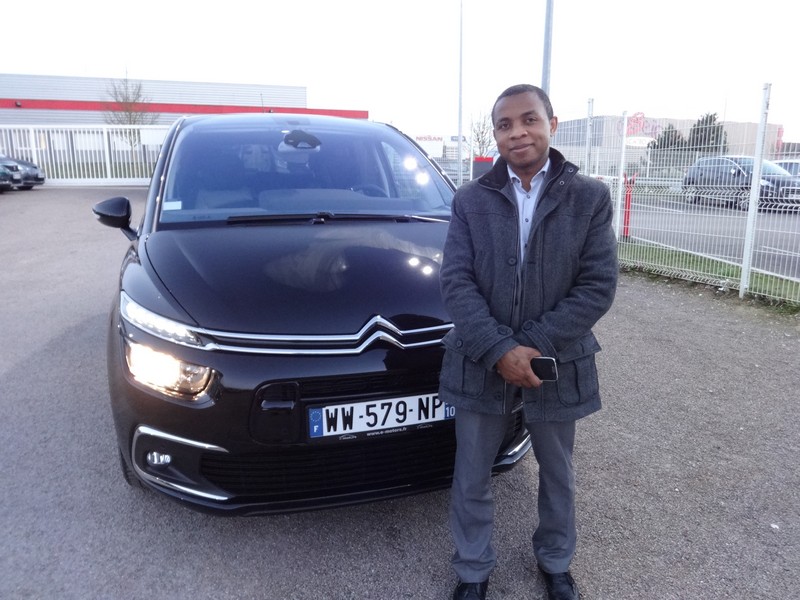 Avis-mandataire-auto-Emotors-Citroen-C4-picasso-Shine-bluehdi-120-s-s-eat6.
